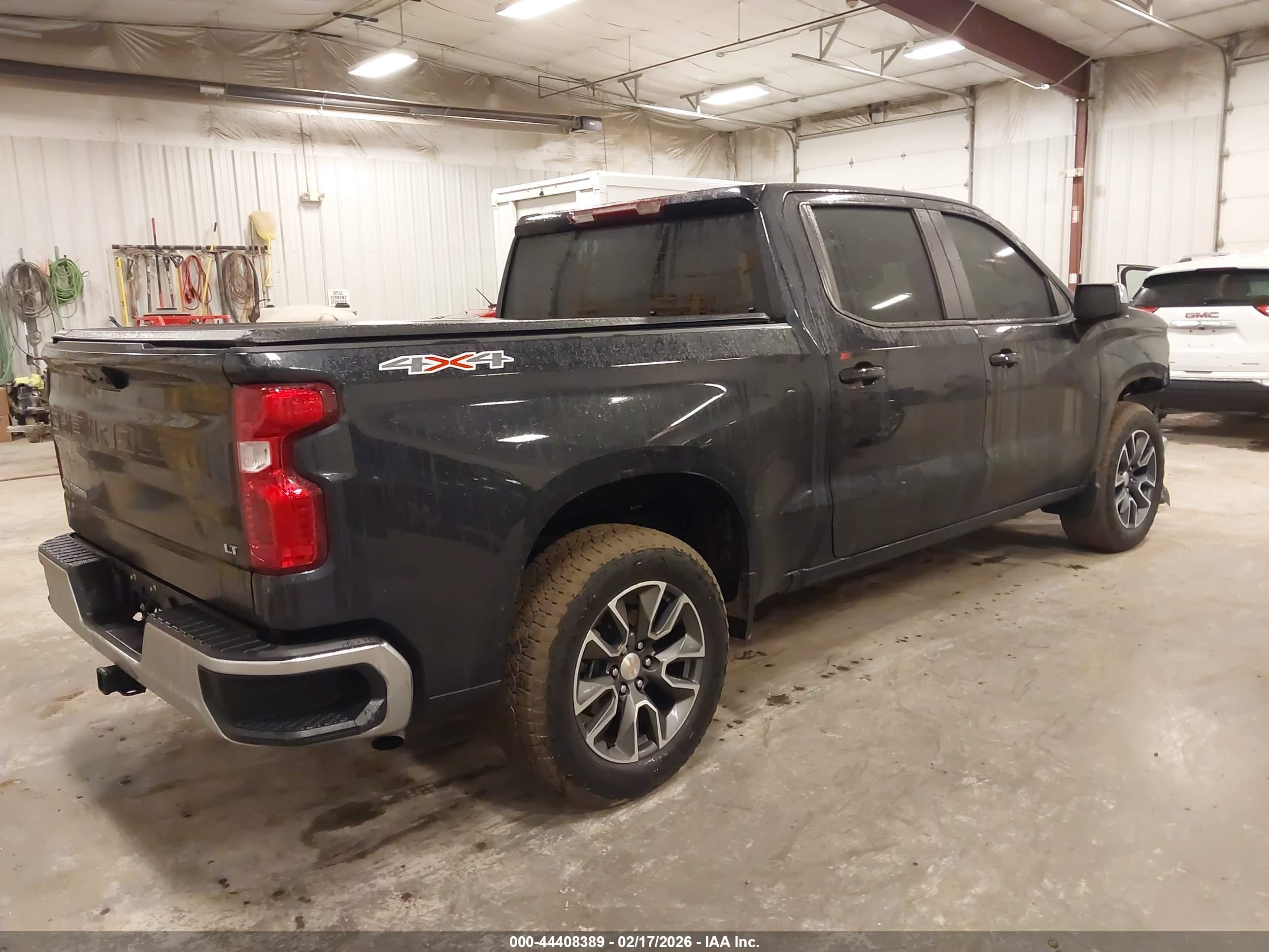 CHEVROLET SILVERADO image 4