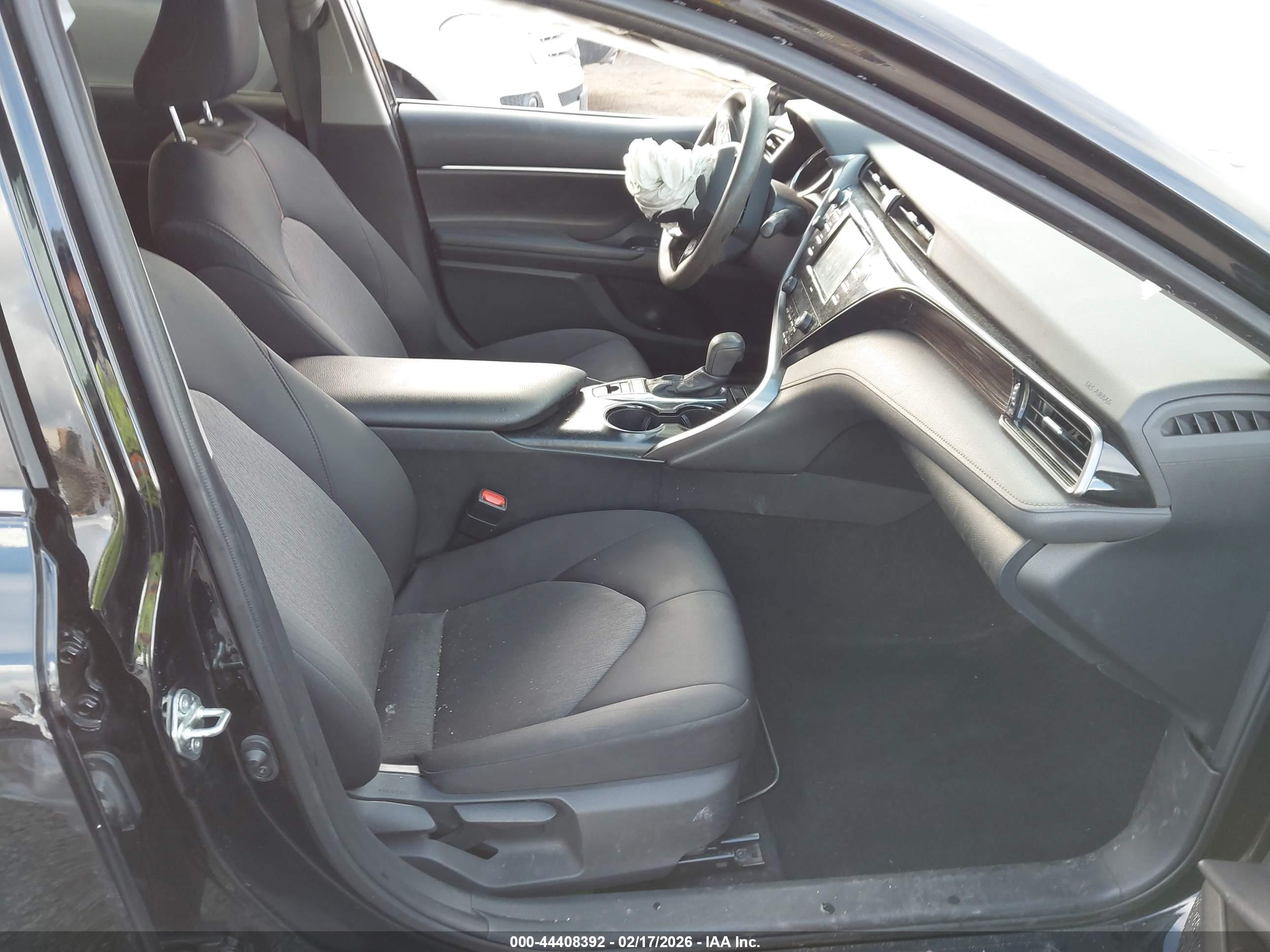 TOYOTA CAMRY image 5