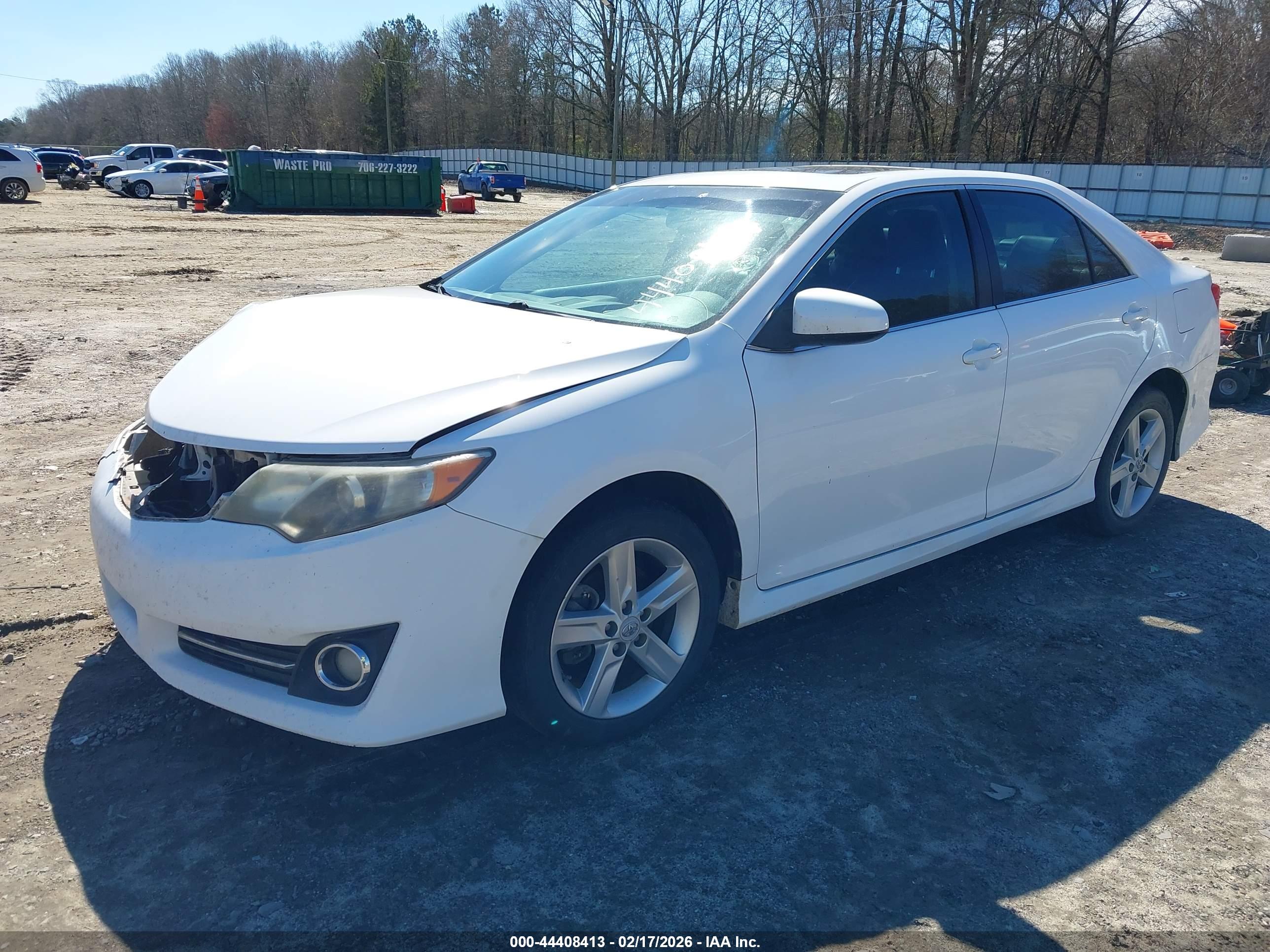 TOYOTA CAMRY image 2