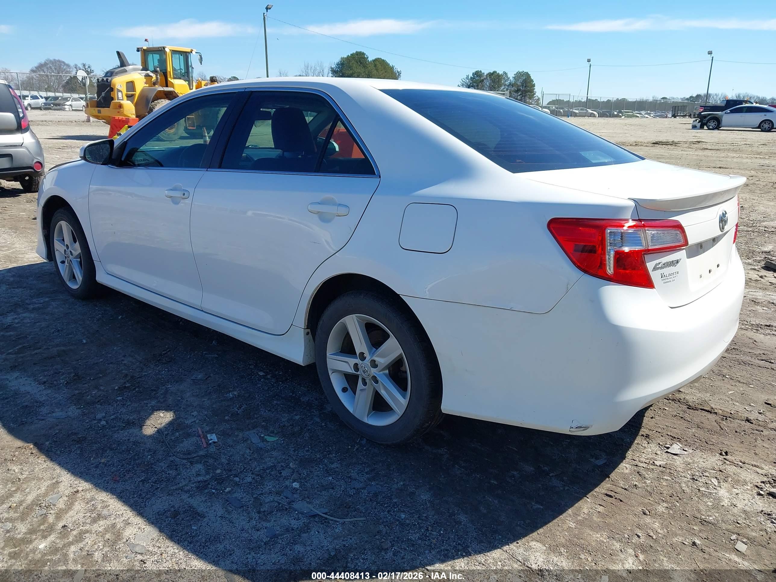 TOYOTA CAMRY image 3