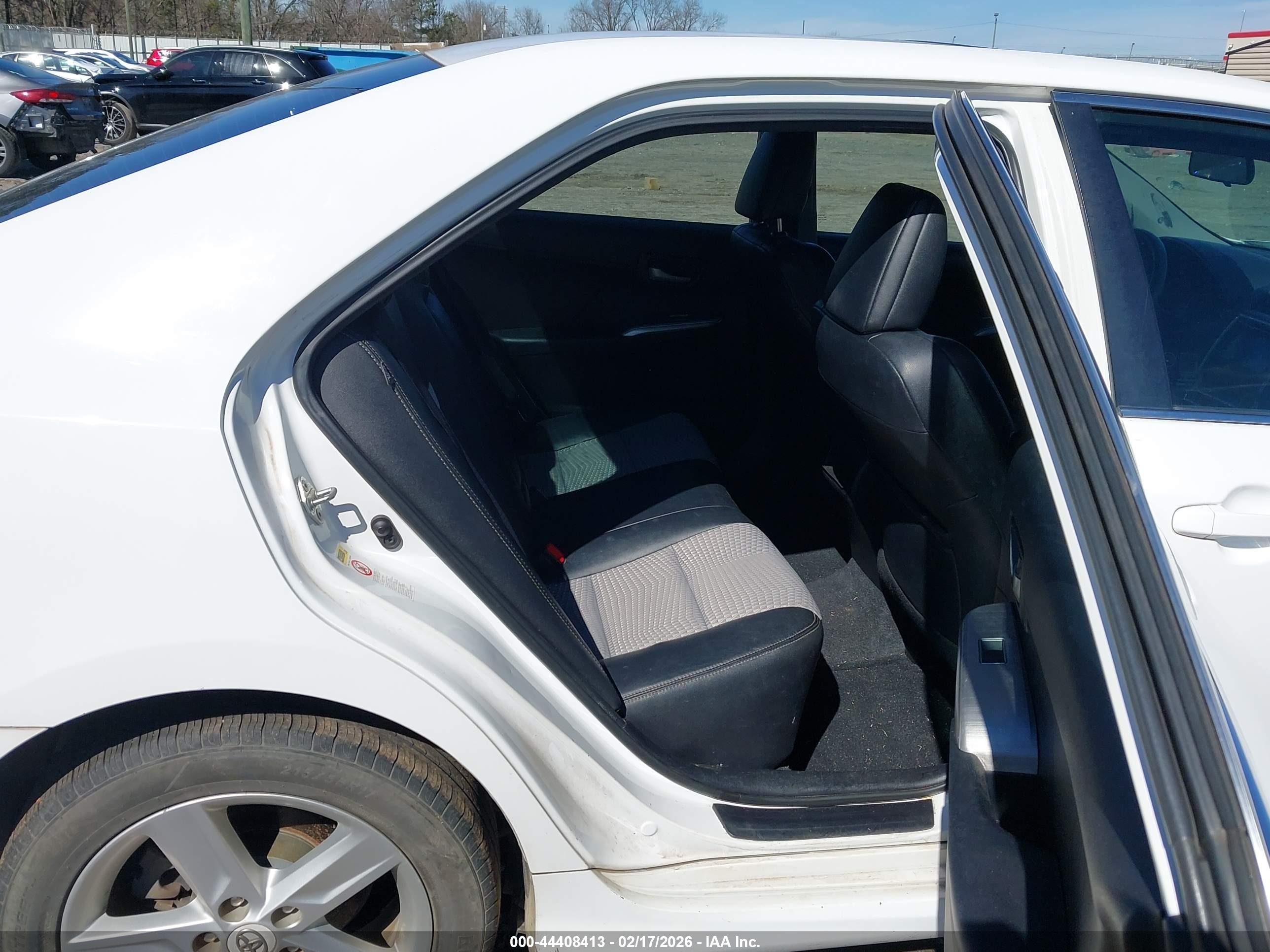 TOYOTA CAMRY image 8