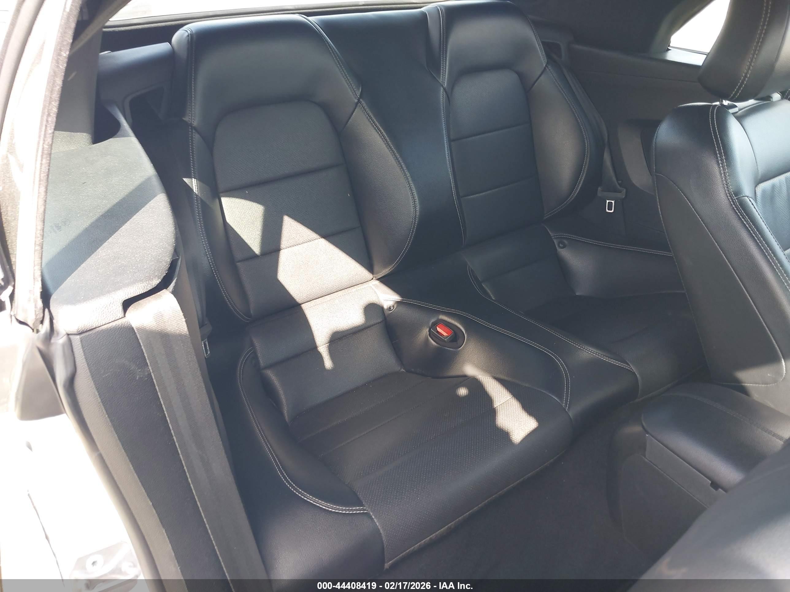 FORD MUSTANG image 8