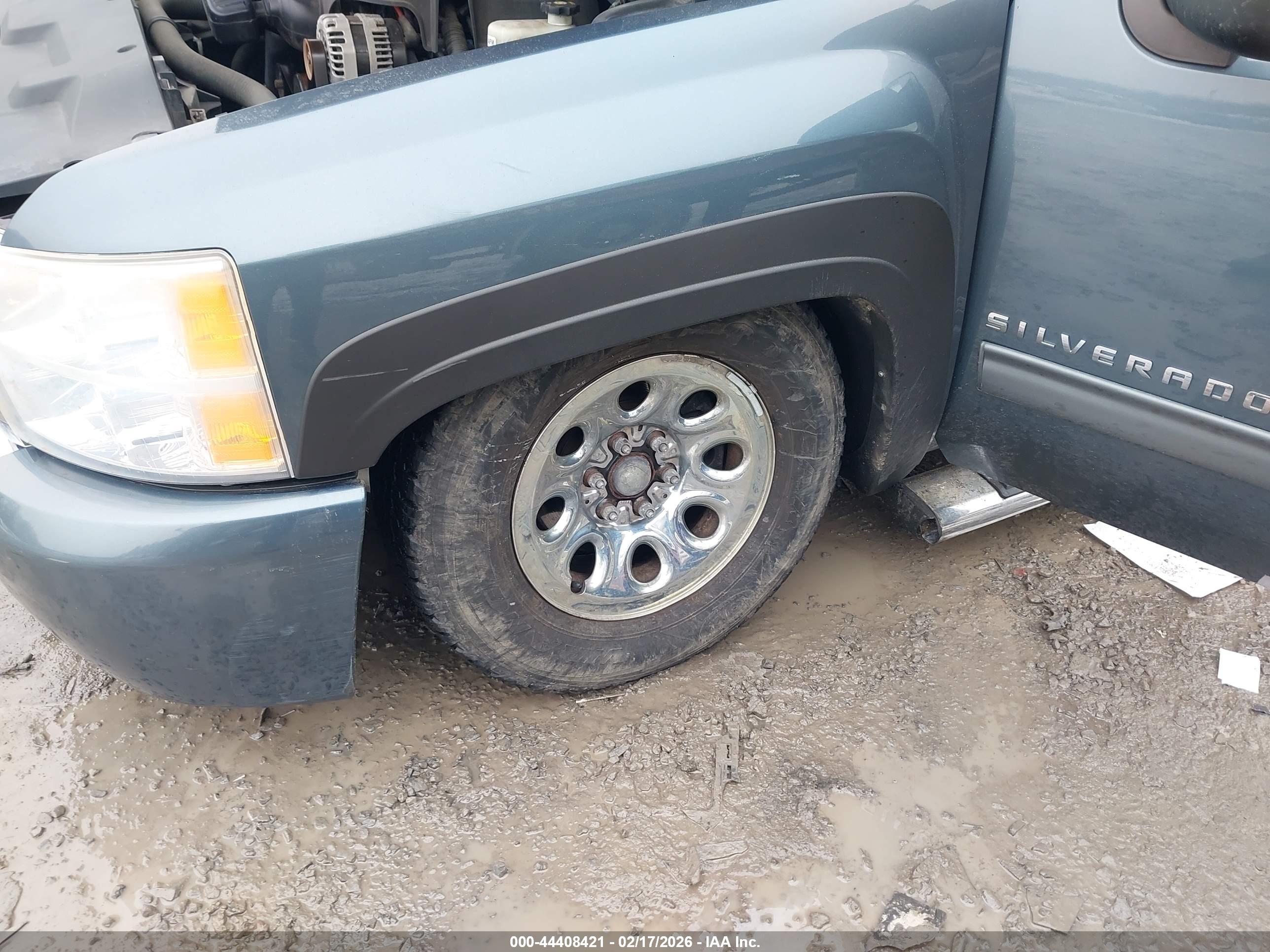 CHEVROLET SILVERADO image 6