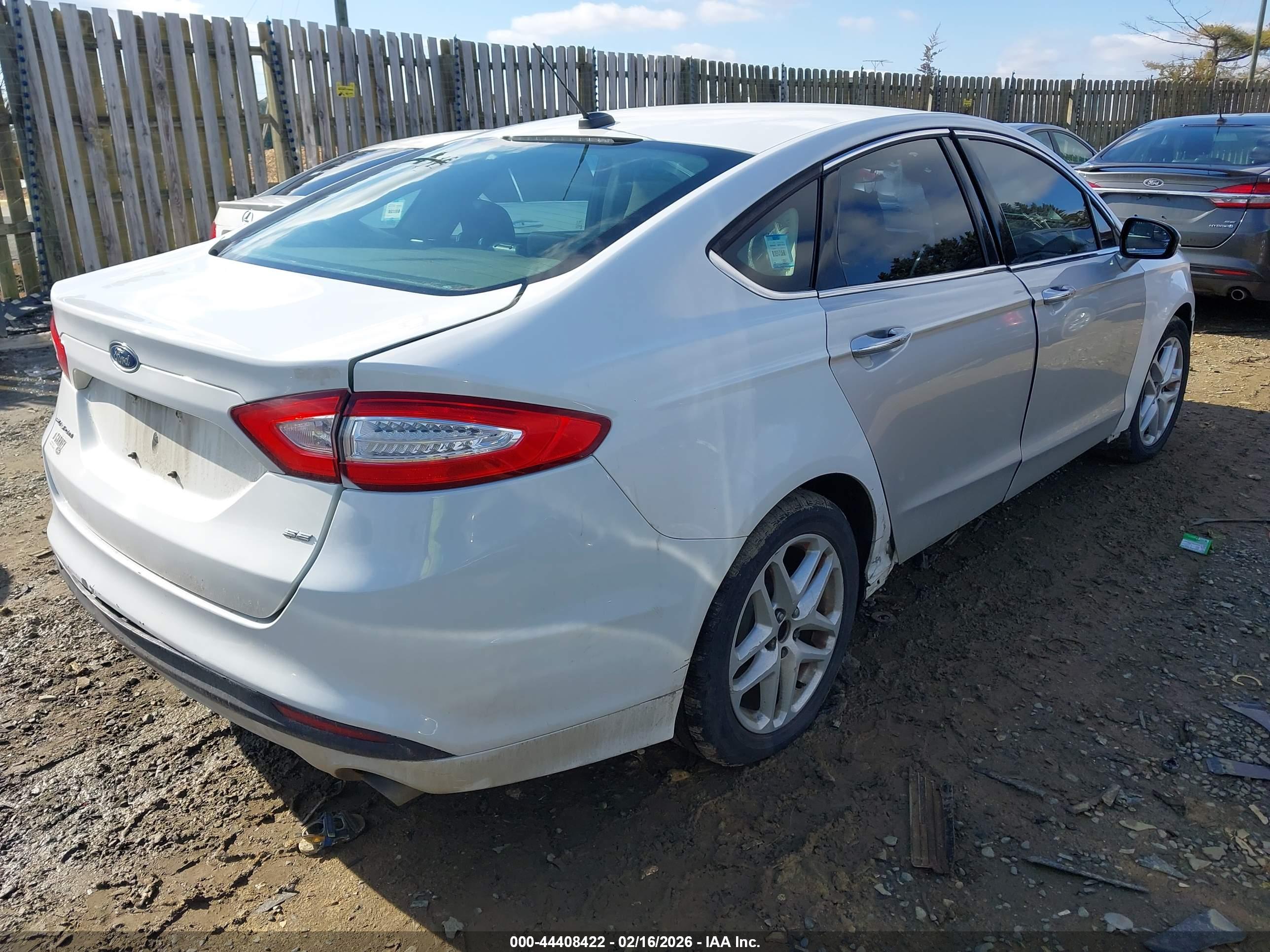 FORD FUSION image 4