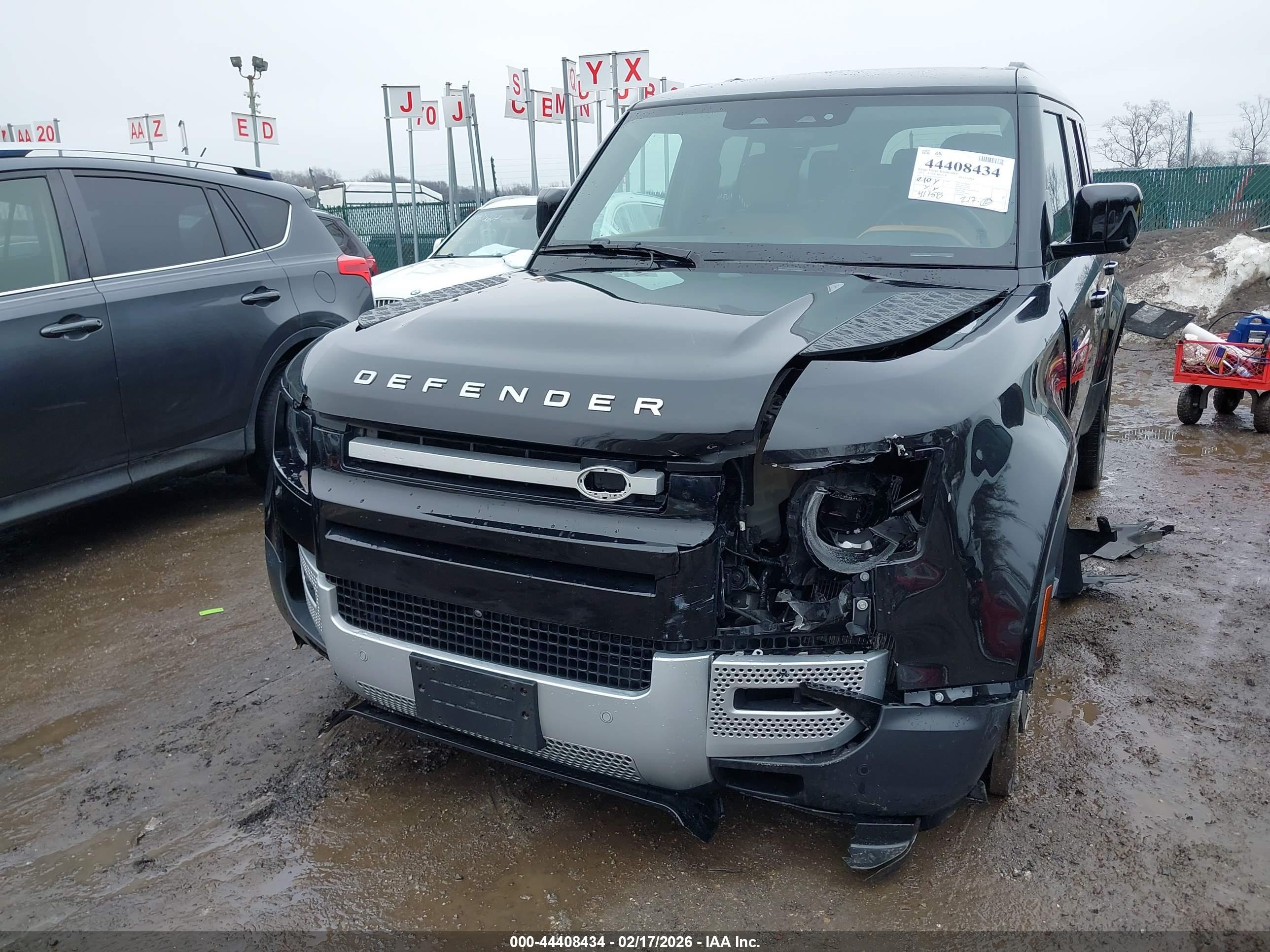 LAND ROVER image 6