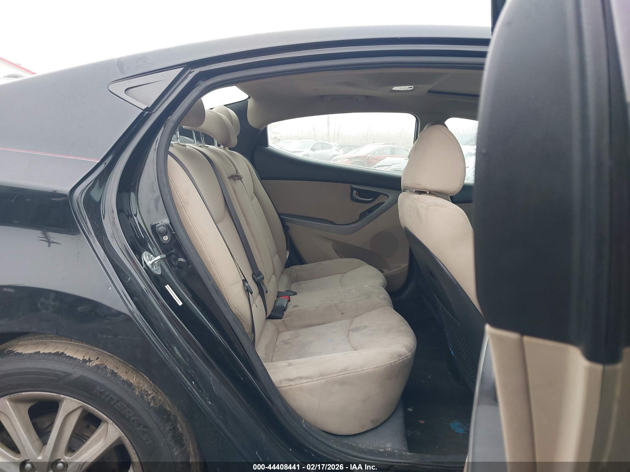 HYUNDAI ELANTRA image 8
