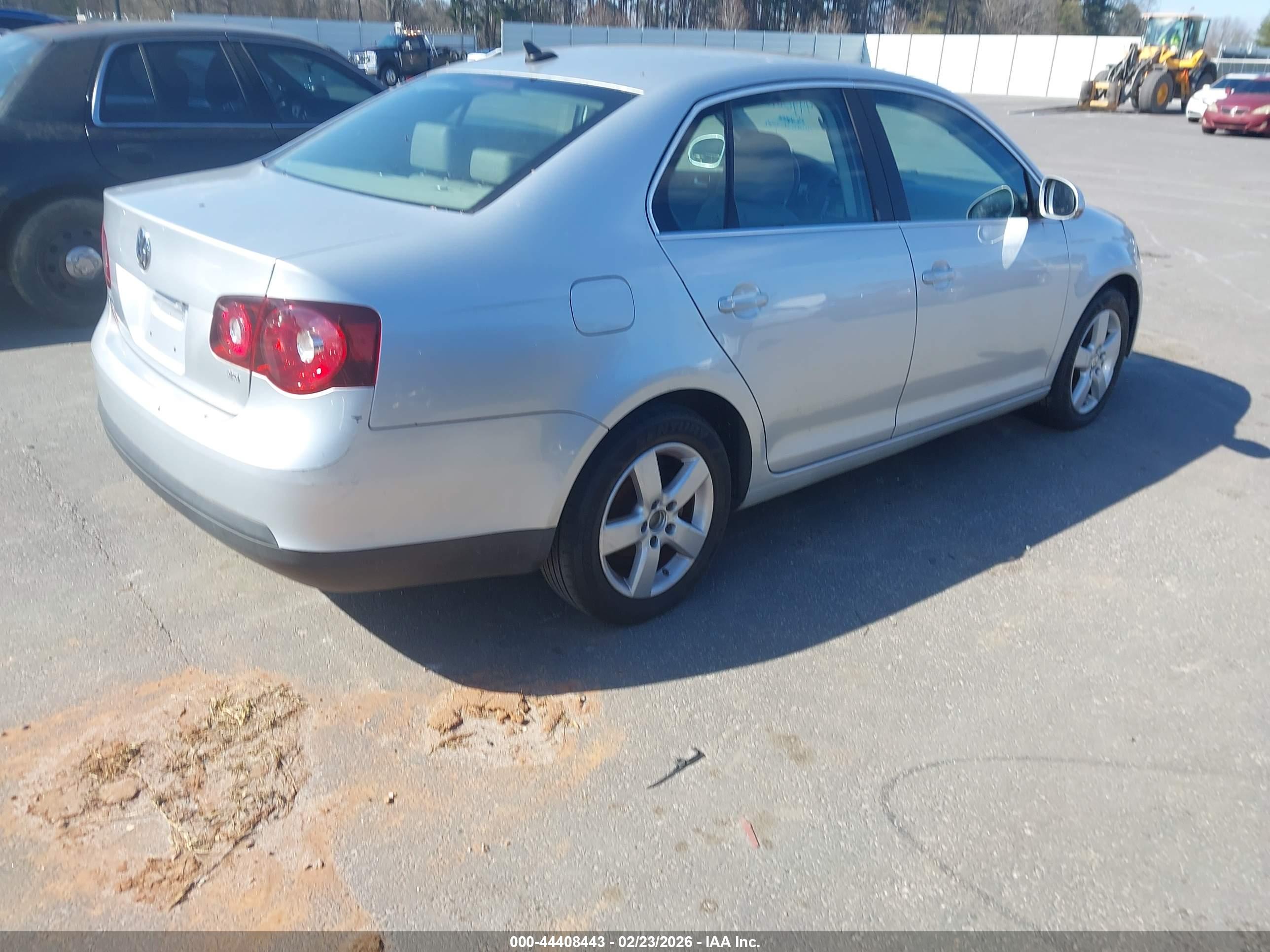 VOLKSWAGEN JETTA image 4