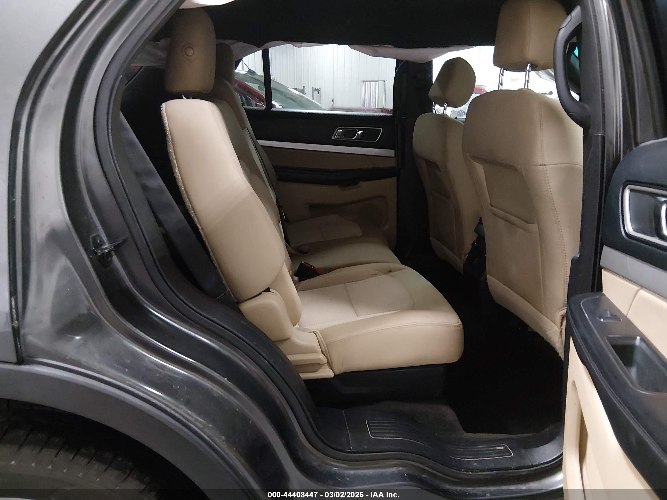 FORD EXPLORER image 8