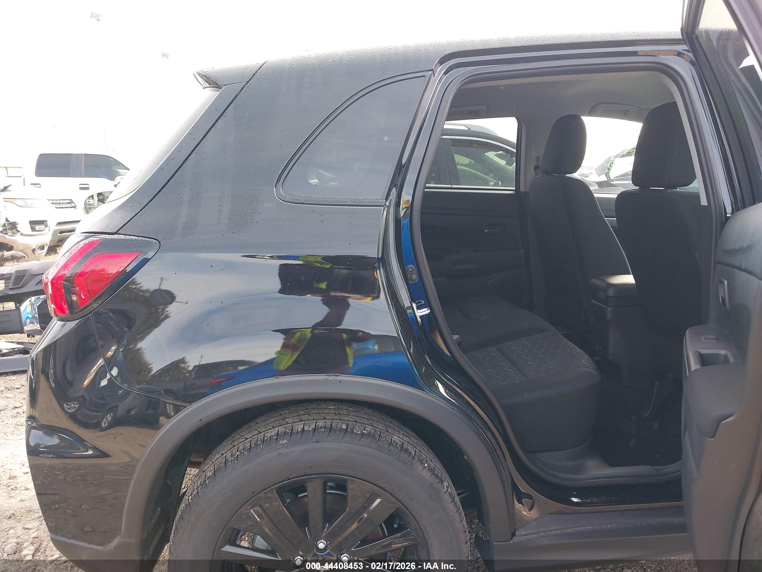 MITSUBISHI OUTLANDER image 8
