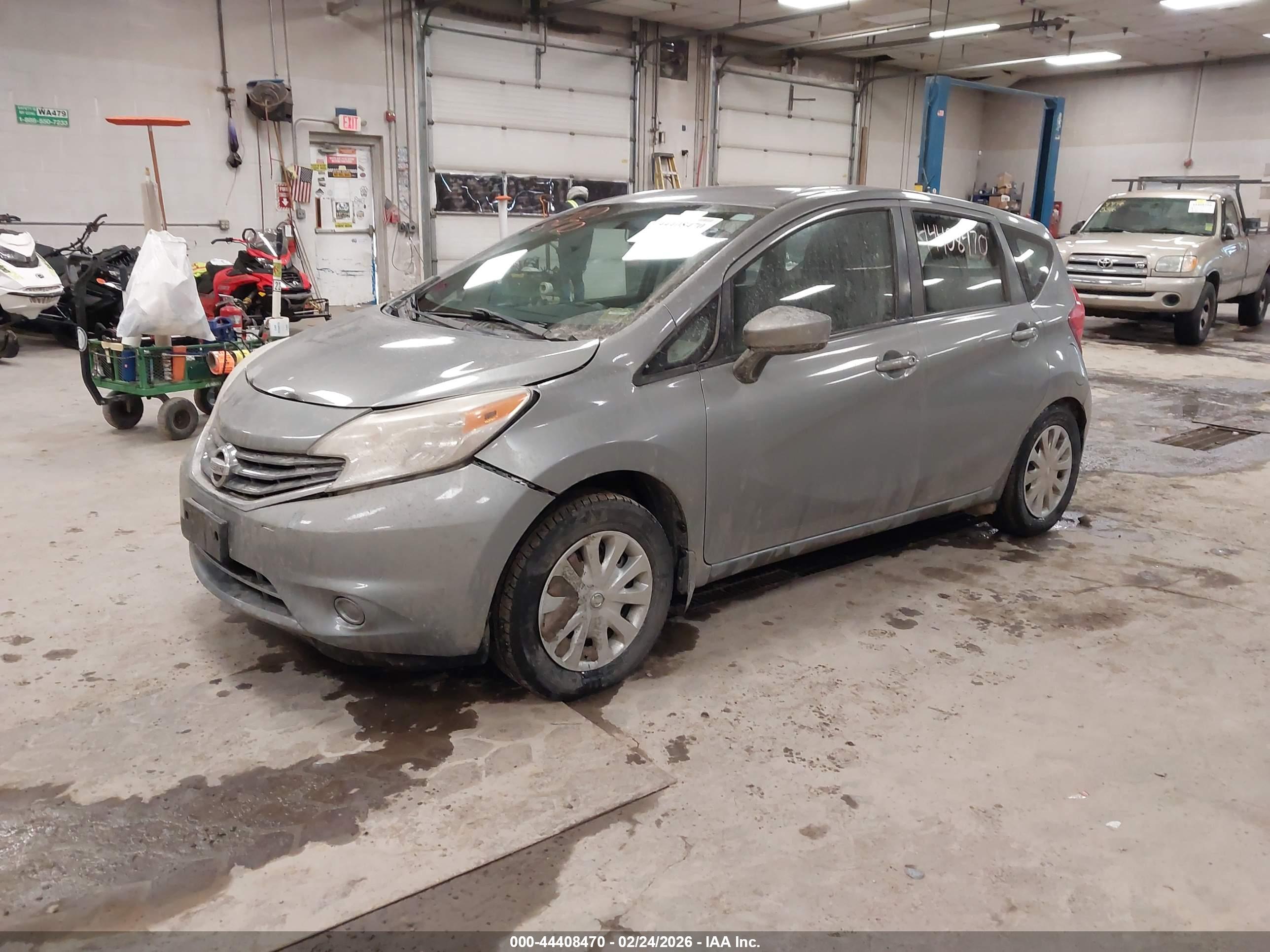 NISSAN VERSA image 2