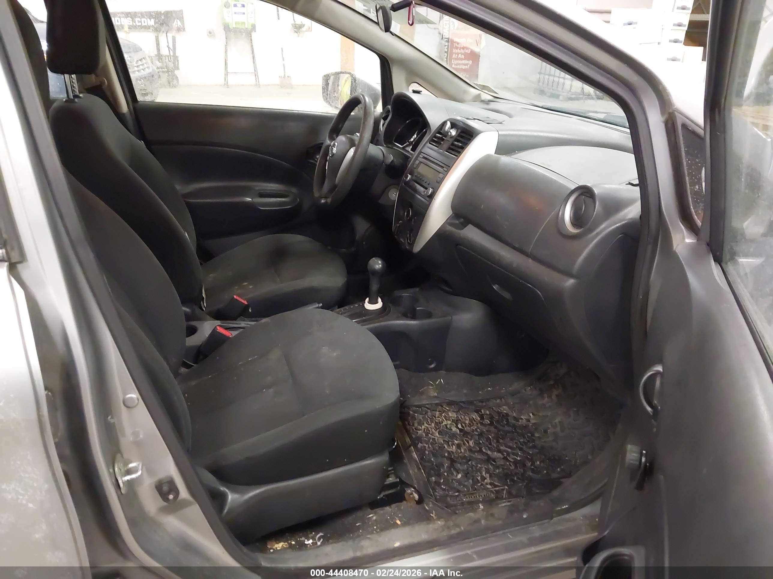 NISSAN VERSA image 5