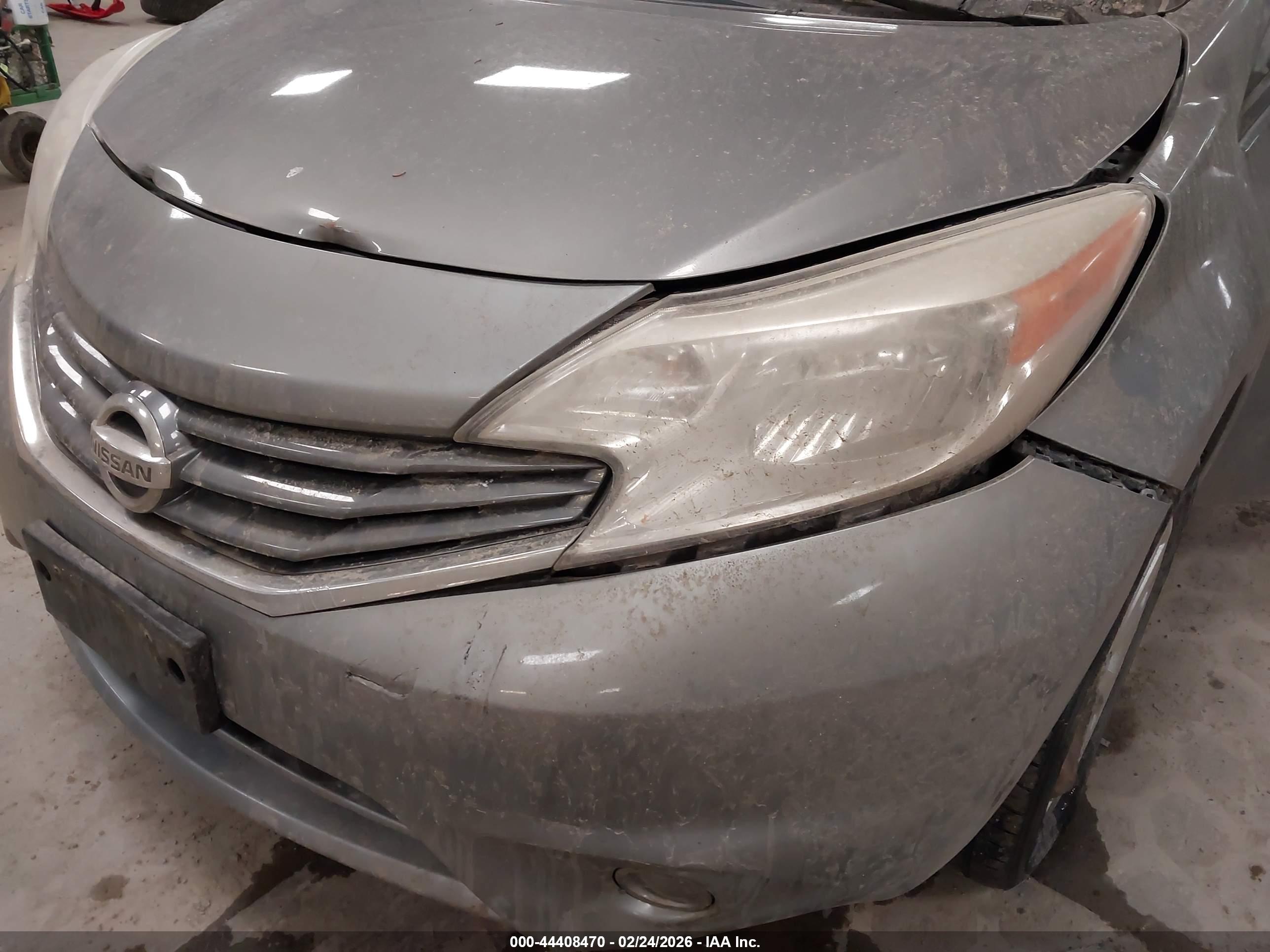 NISSAN VERSA image 6