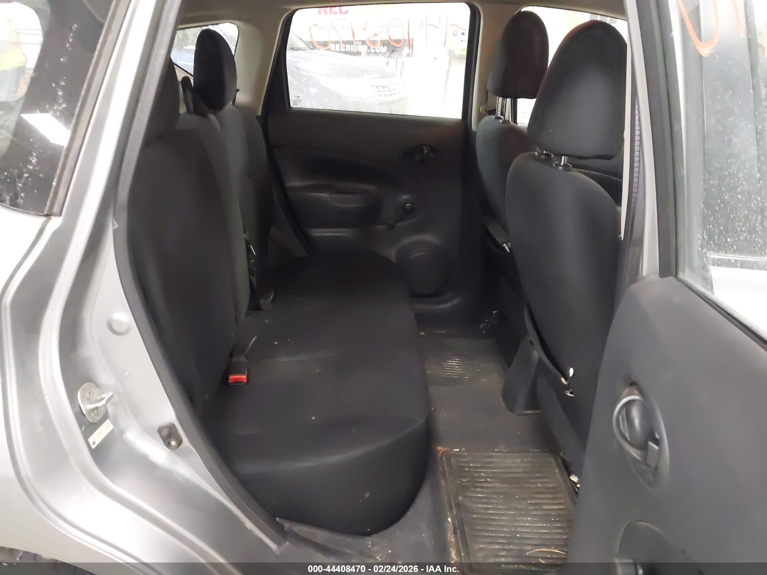 NISSAN VERSA image 8