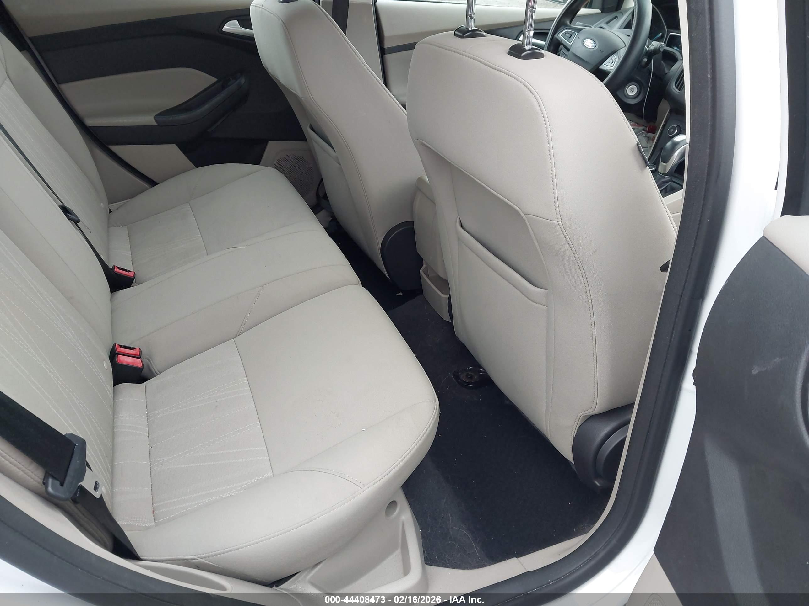 FORD FOCUS image 8