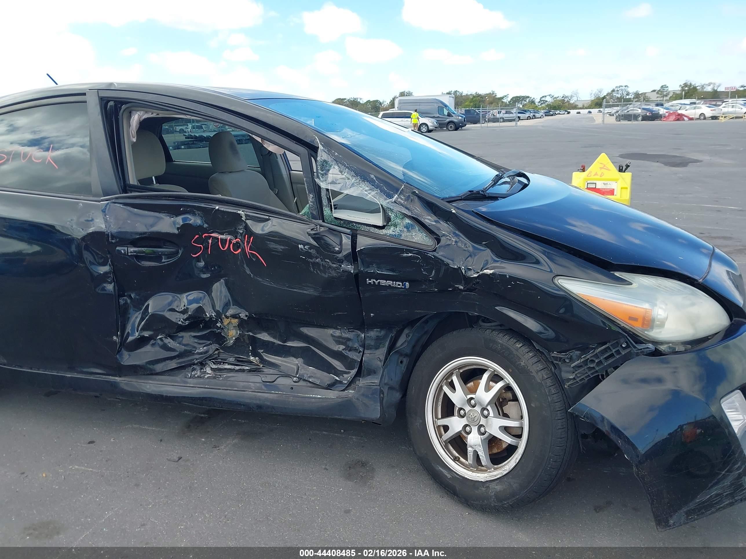 TOYOTA PRIUS image 6