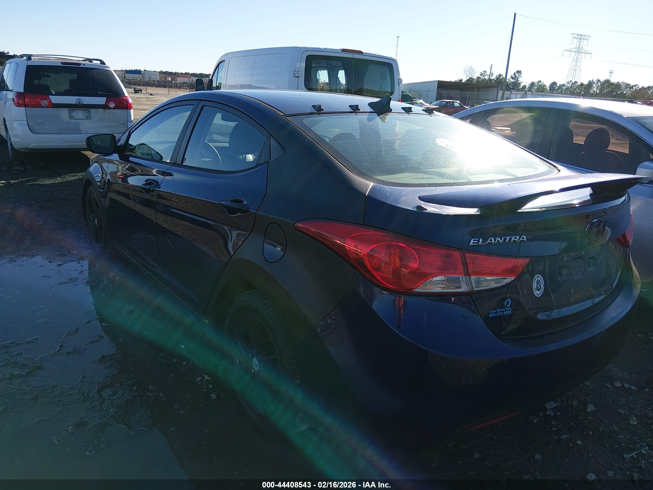 HYUNDAI ELANTRA image 3