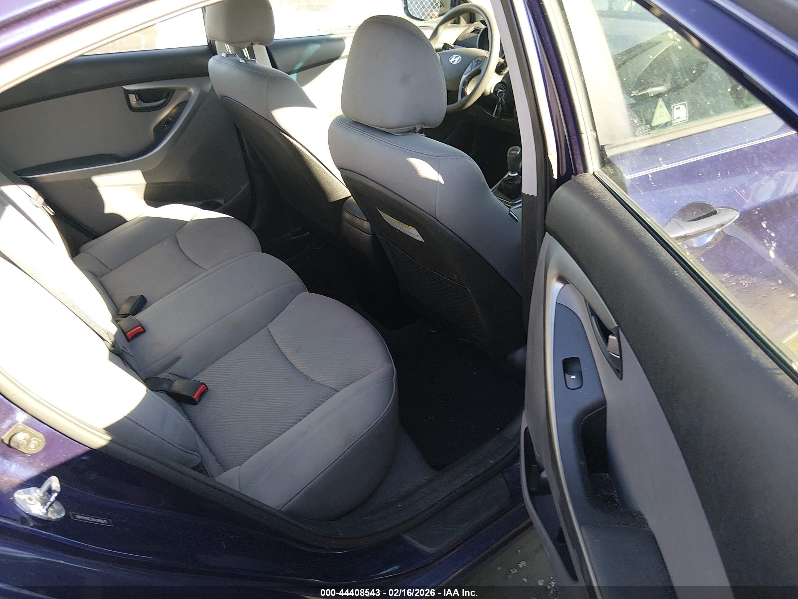 HYUNDAI ELANTRA image 8