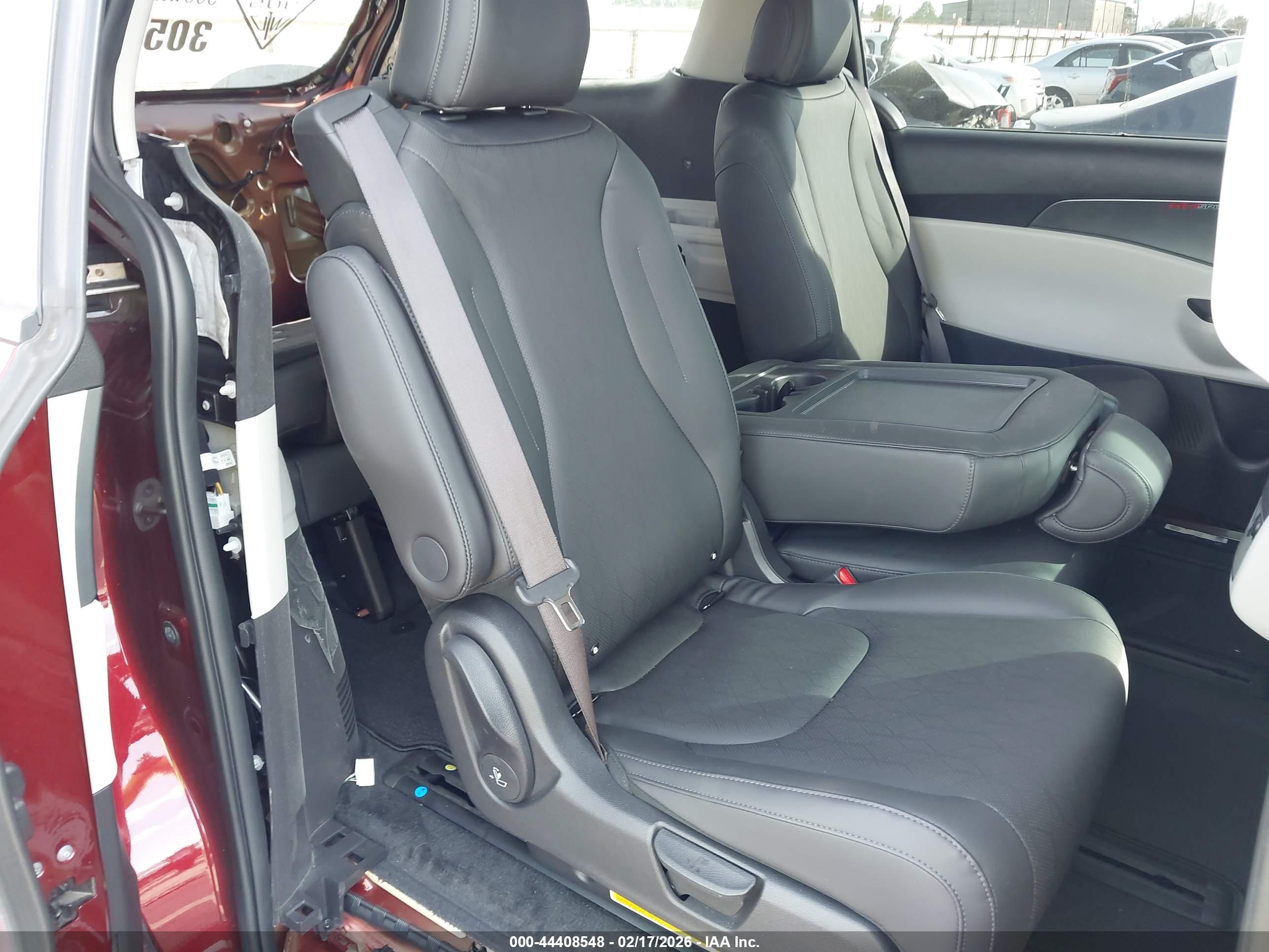 KIA CARNIVAL image 8