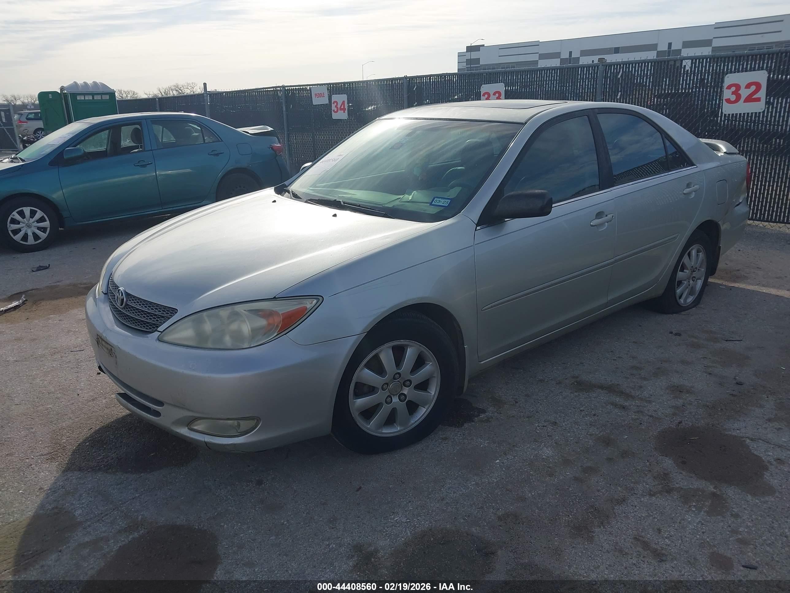 TOYOTA CAMRY image 2
