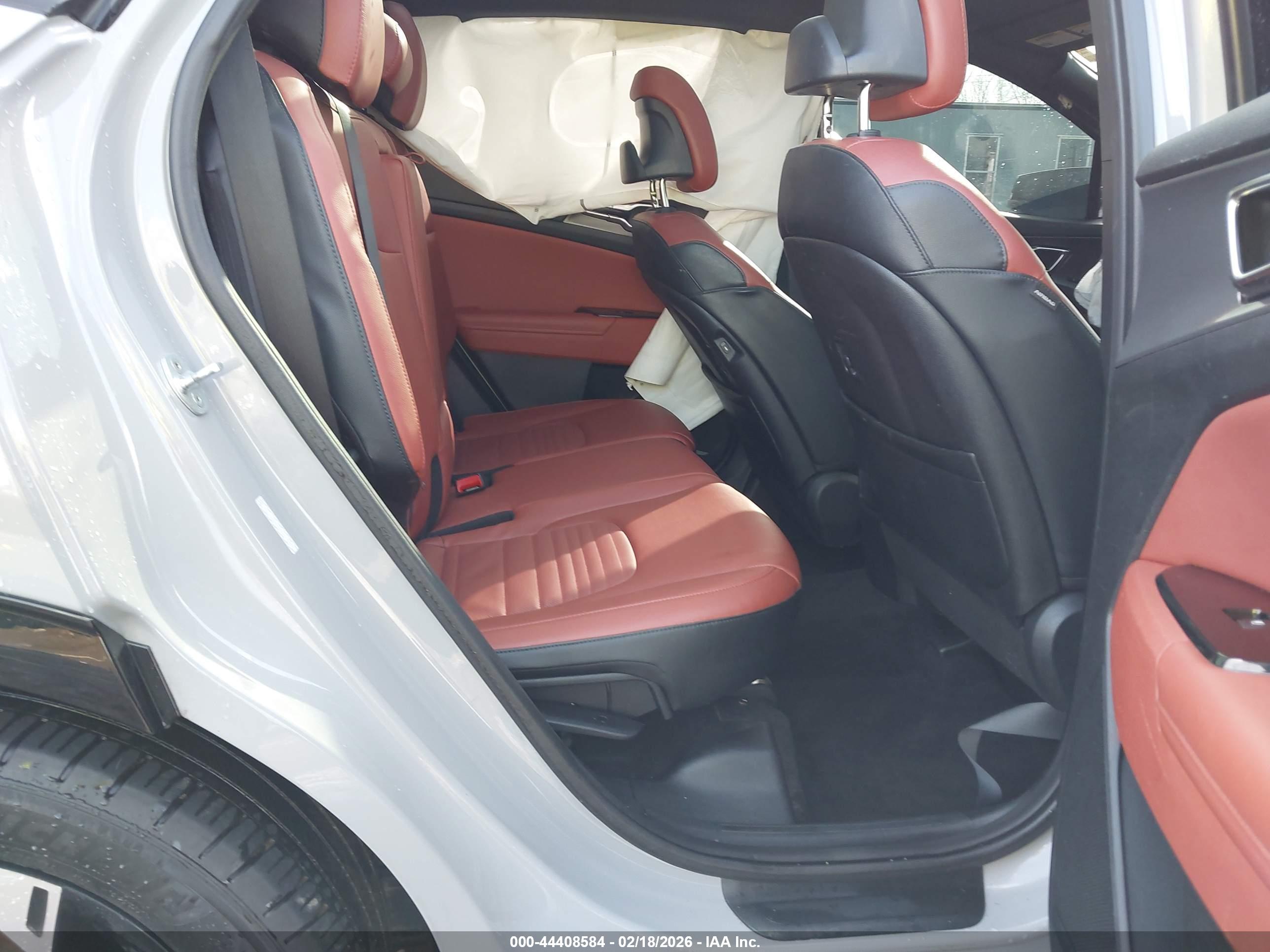 KIA SPORTAGE image 8