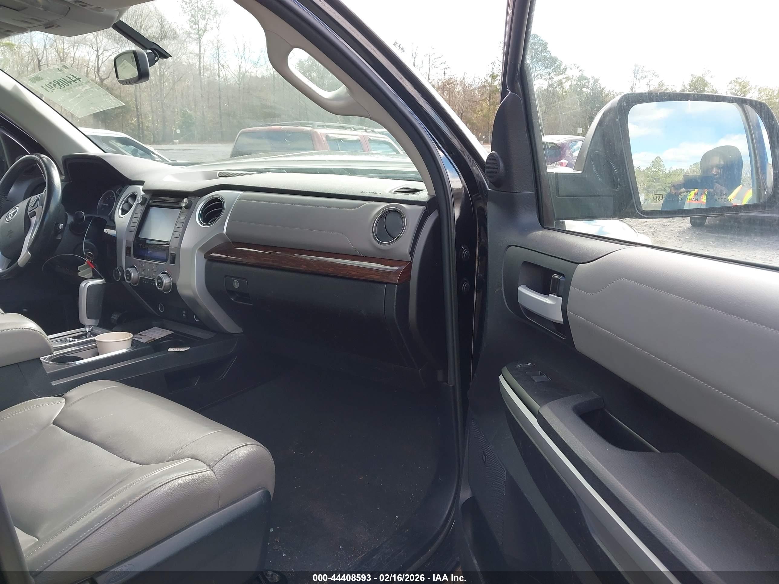 TOYOTA TUNDRA image 5