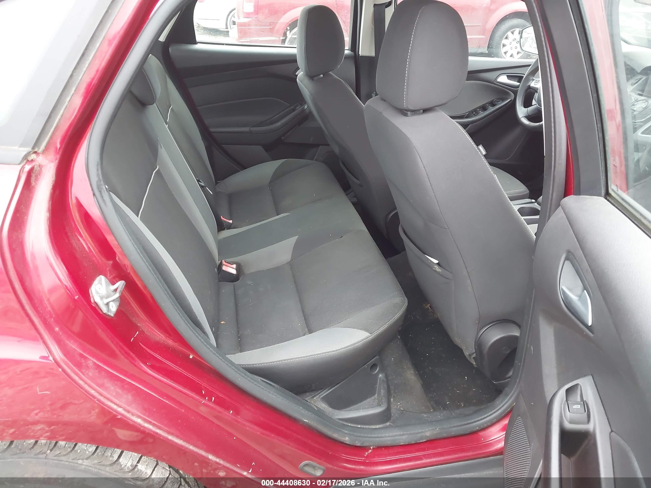 FORD FOCUS image 8