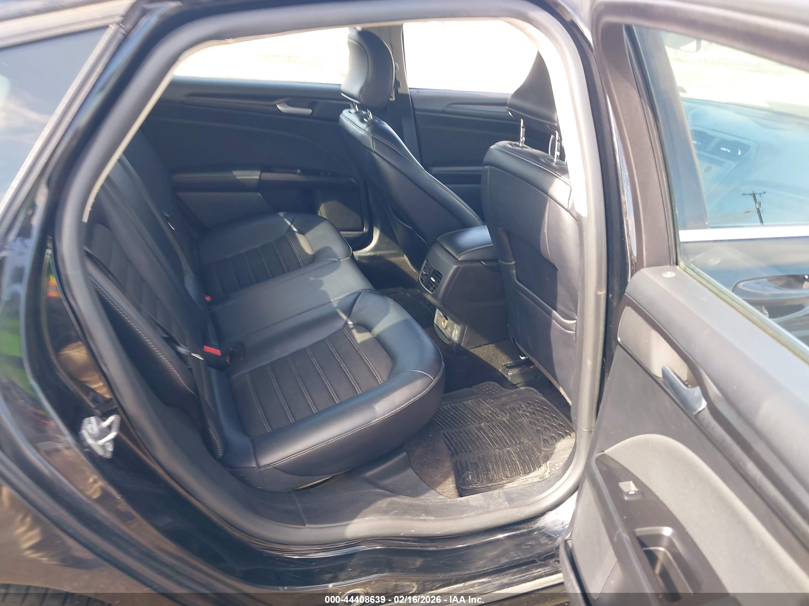 FORD FUSION image 8