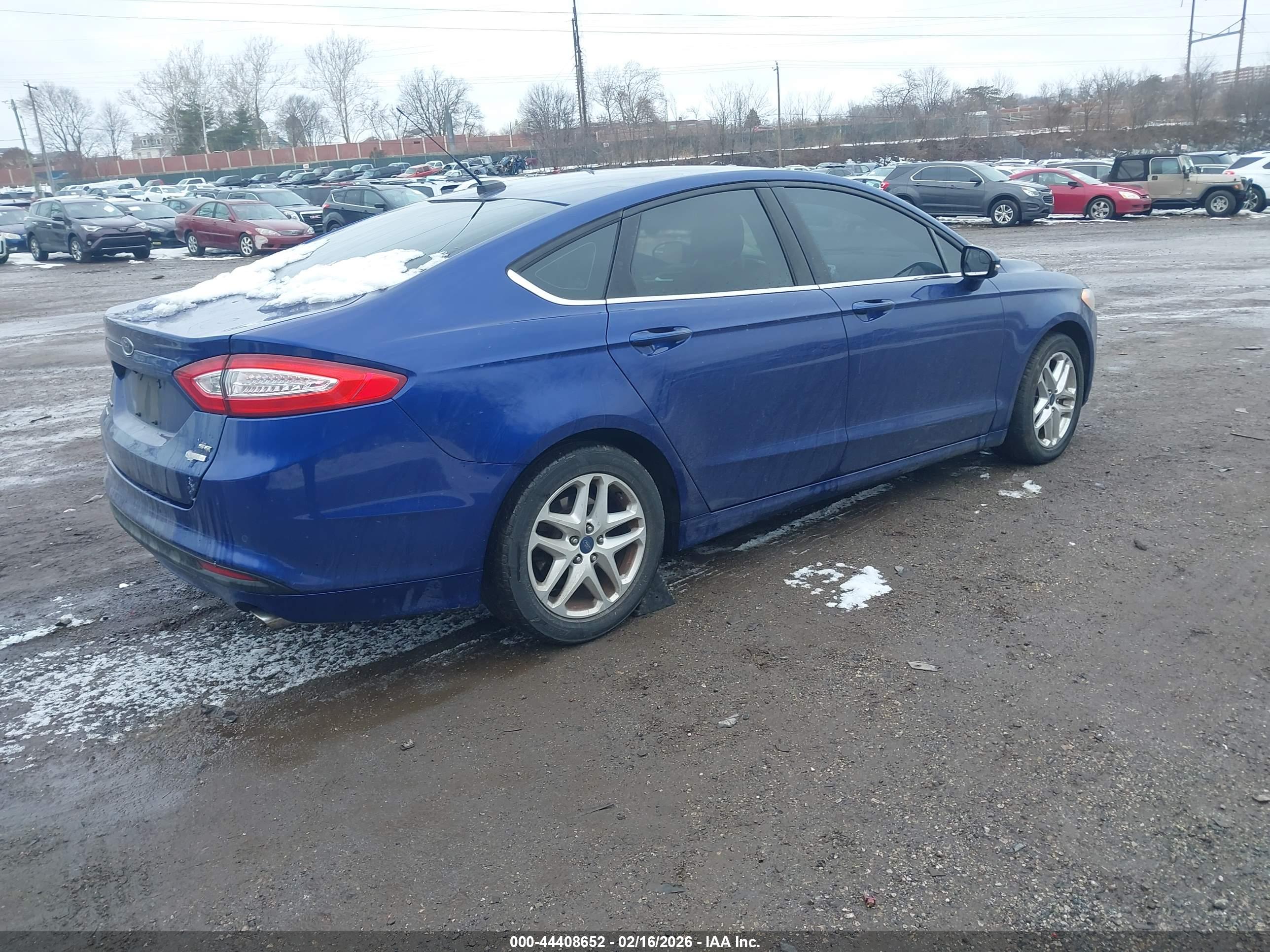 FORD FUSION image 4