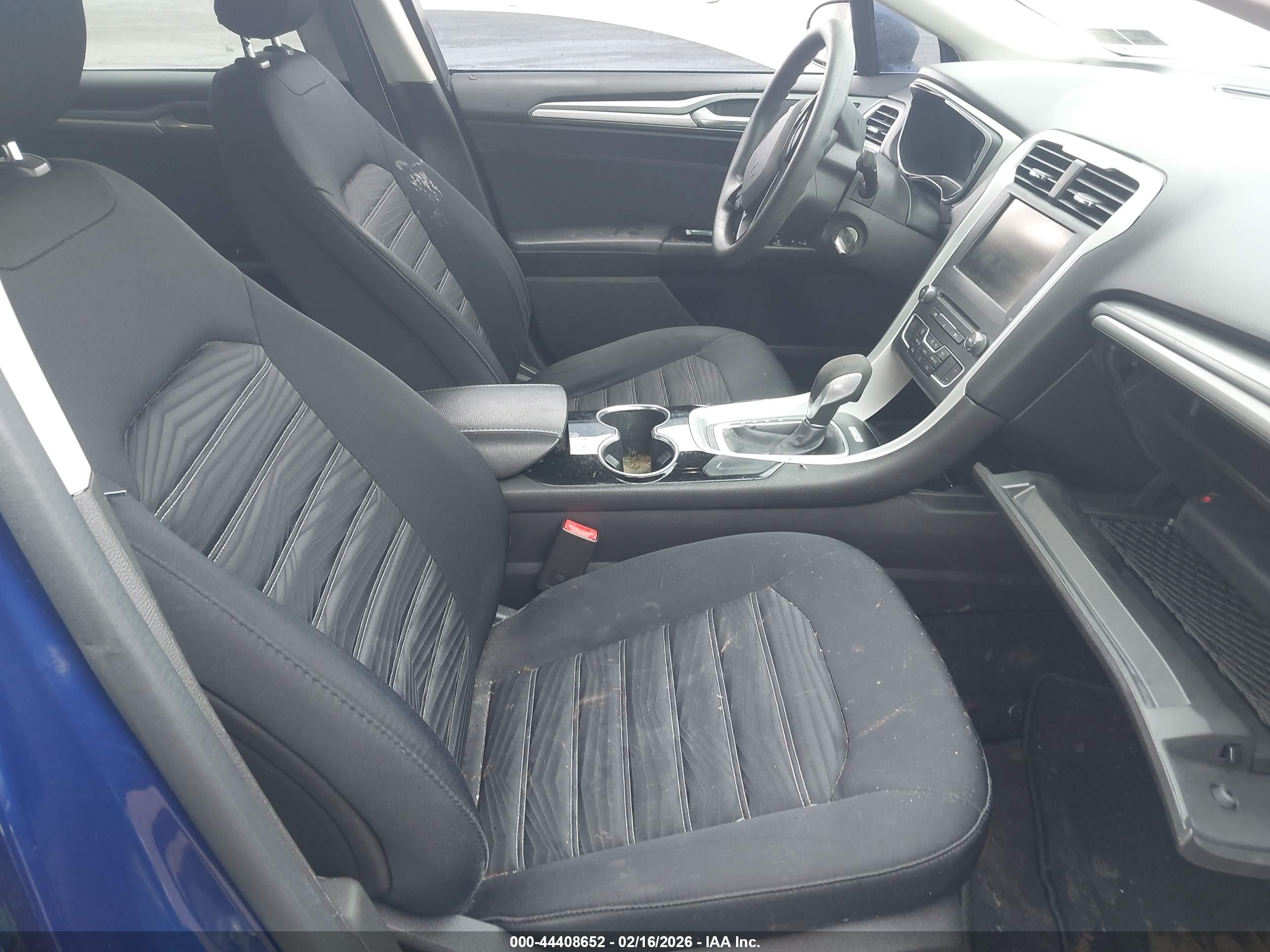 FORD FUSION image 5