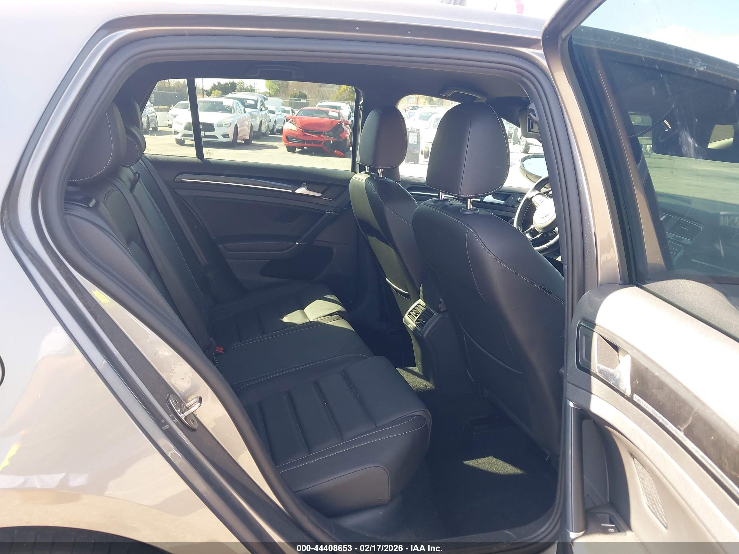 VOLKSWAGEN GOLF image 8