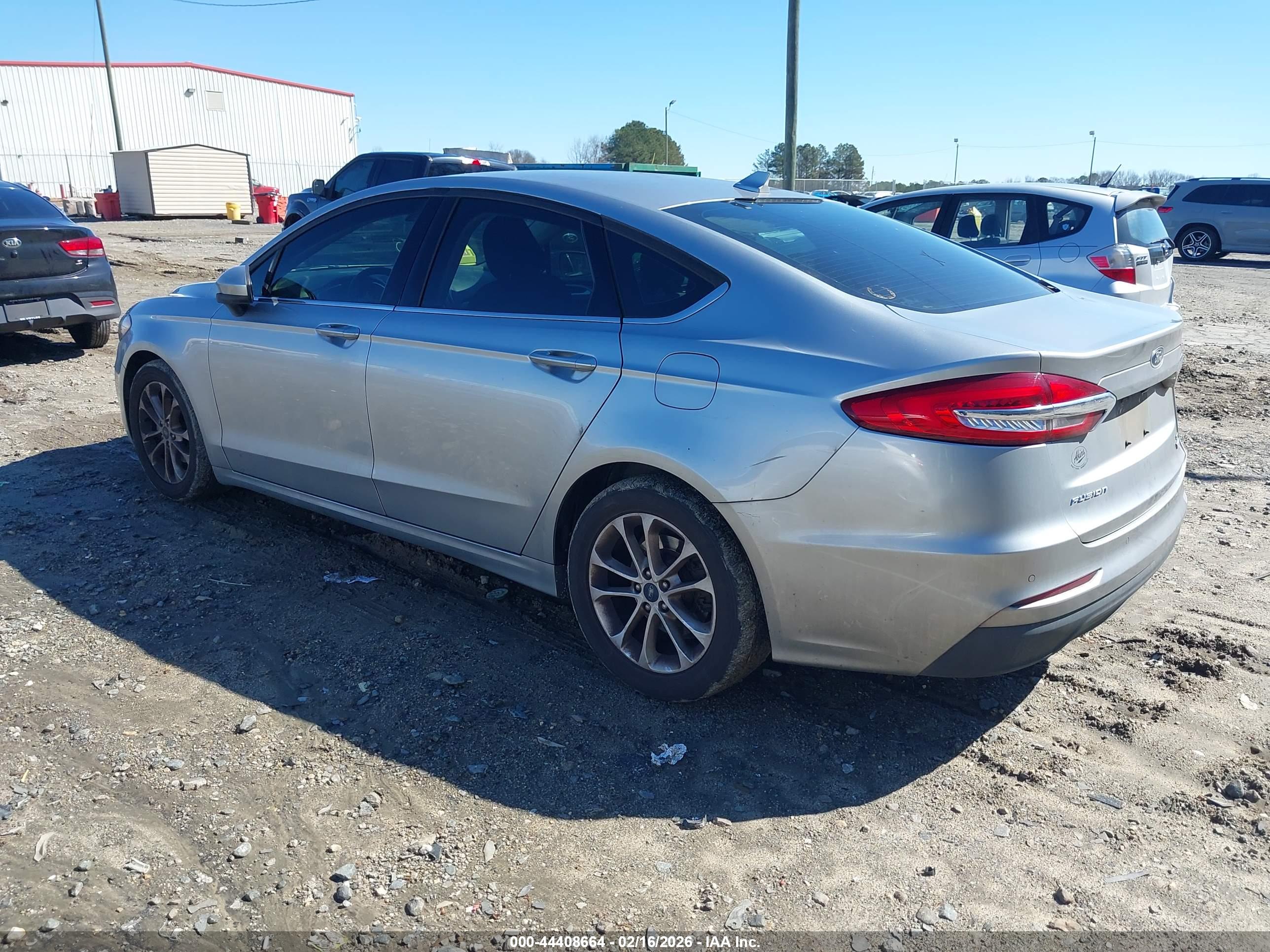 FORD FUSION image 3