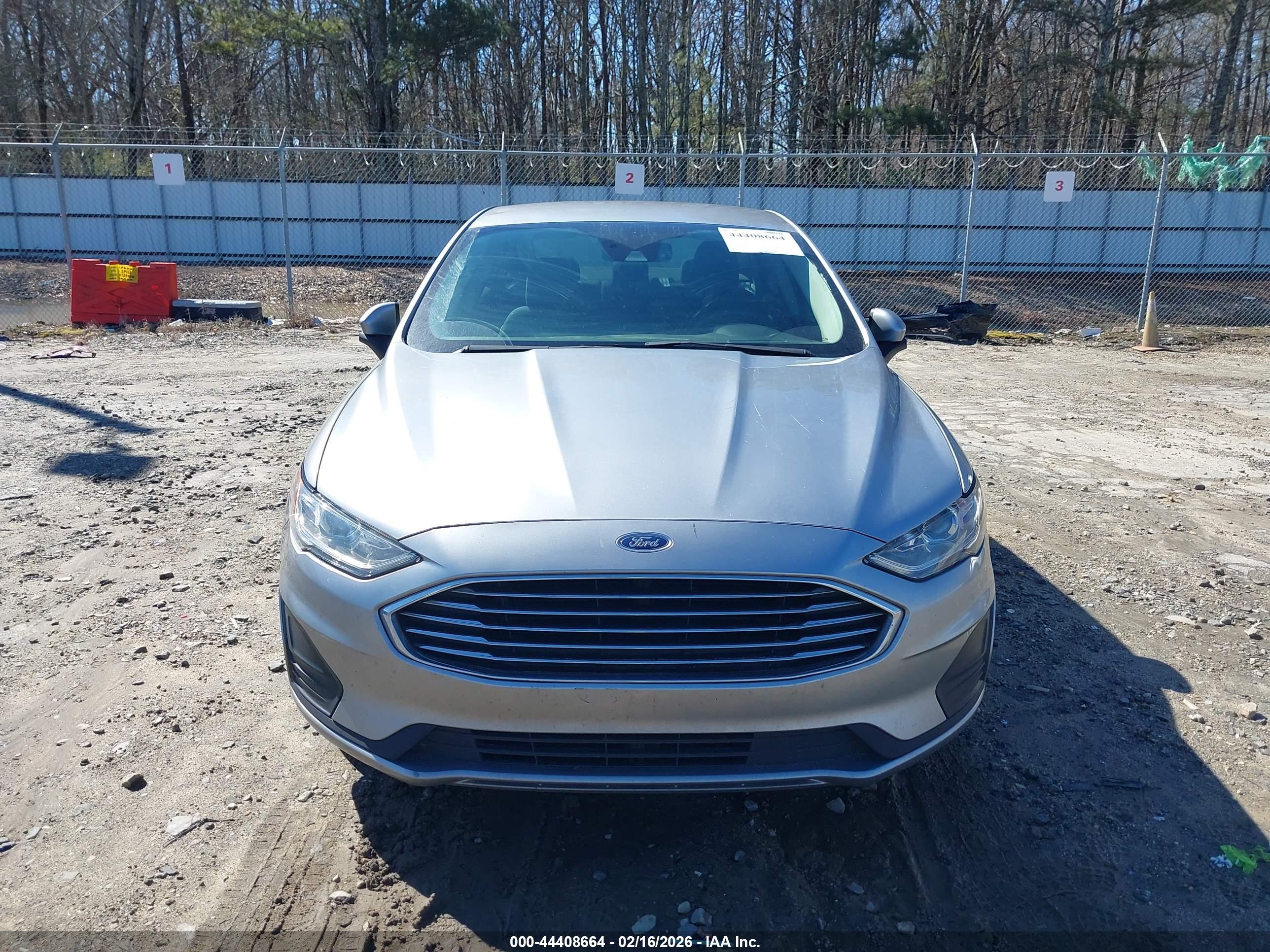 FORD FUSION image 6