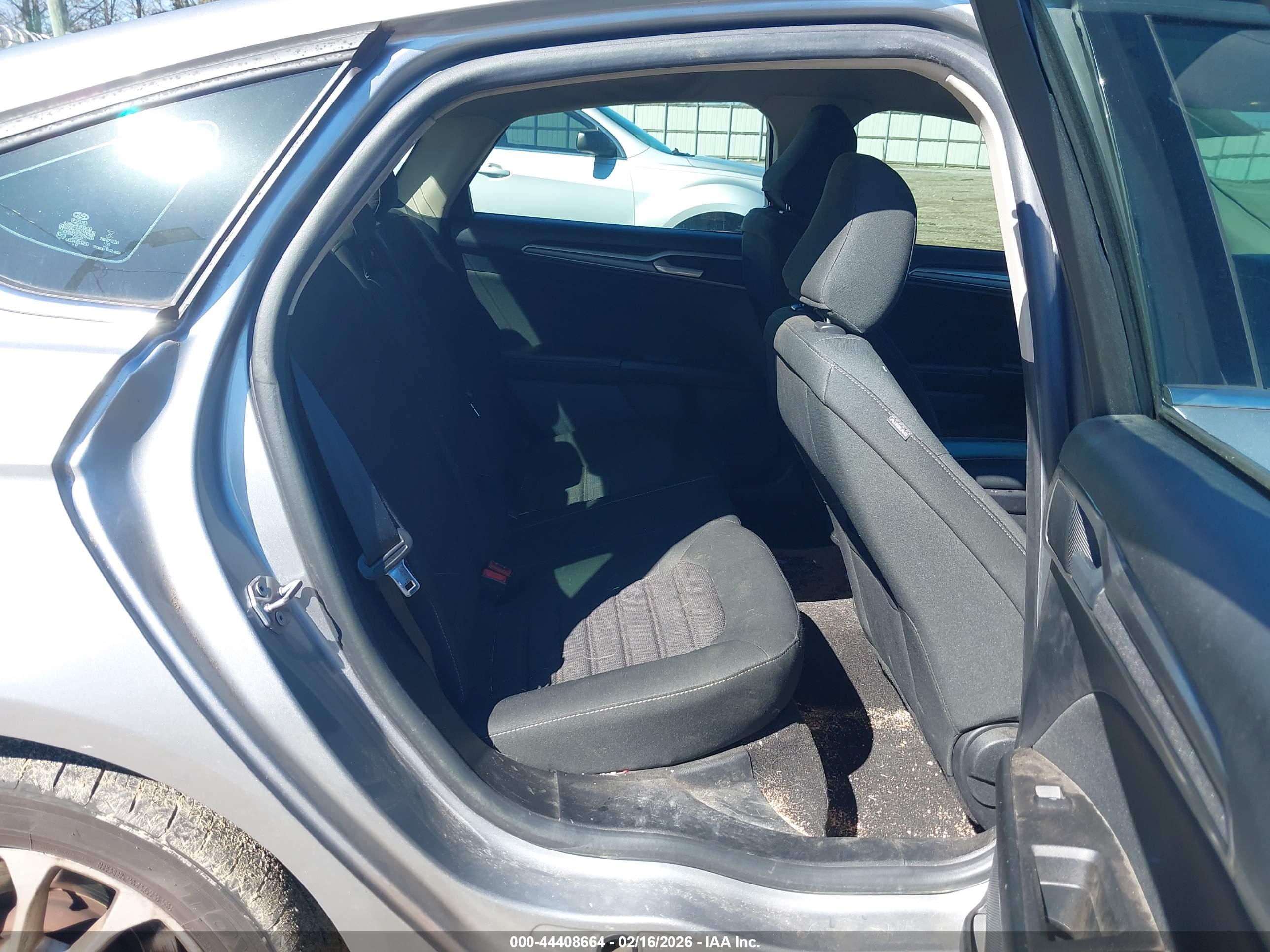 FORD FUSION image 8