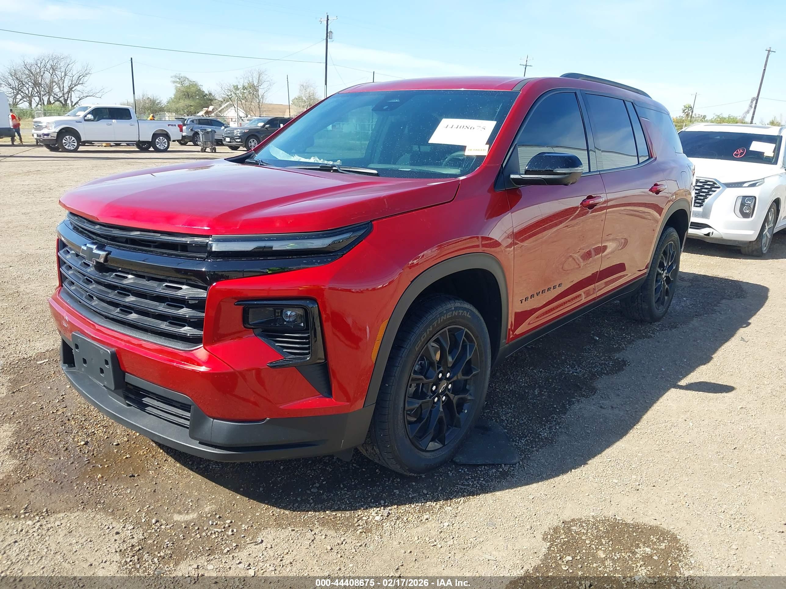CHEVROLET TRAVERSE image 2