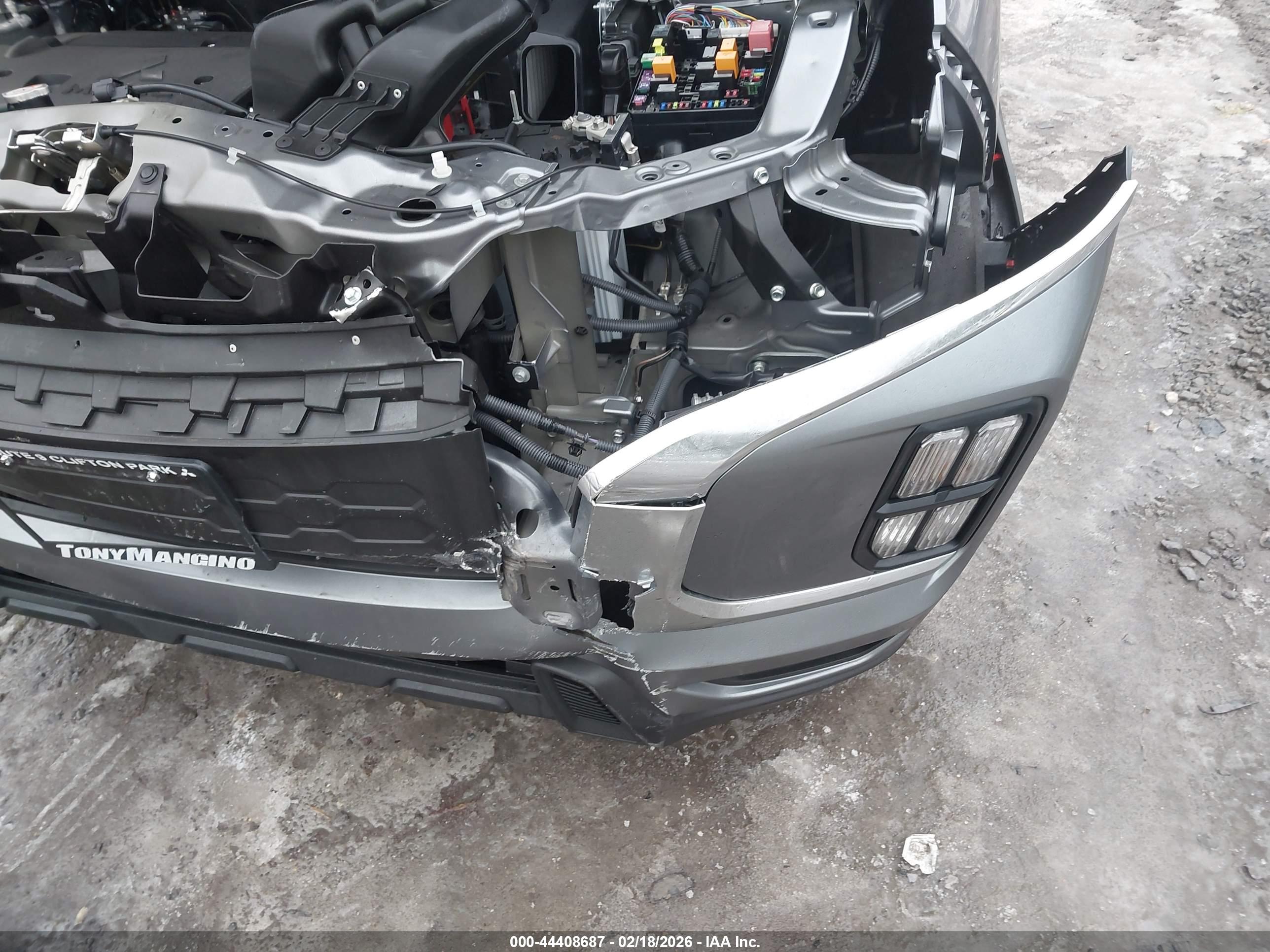 MITSUBISHI OUTLANDER image 6