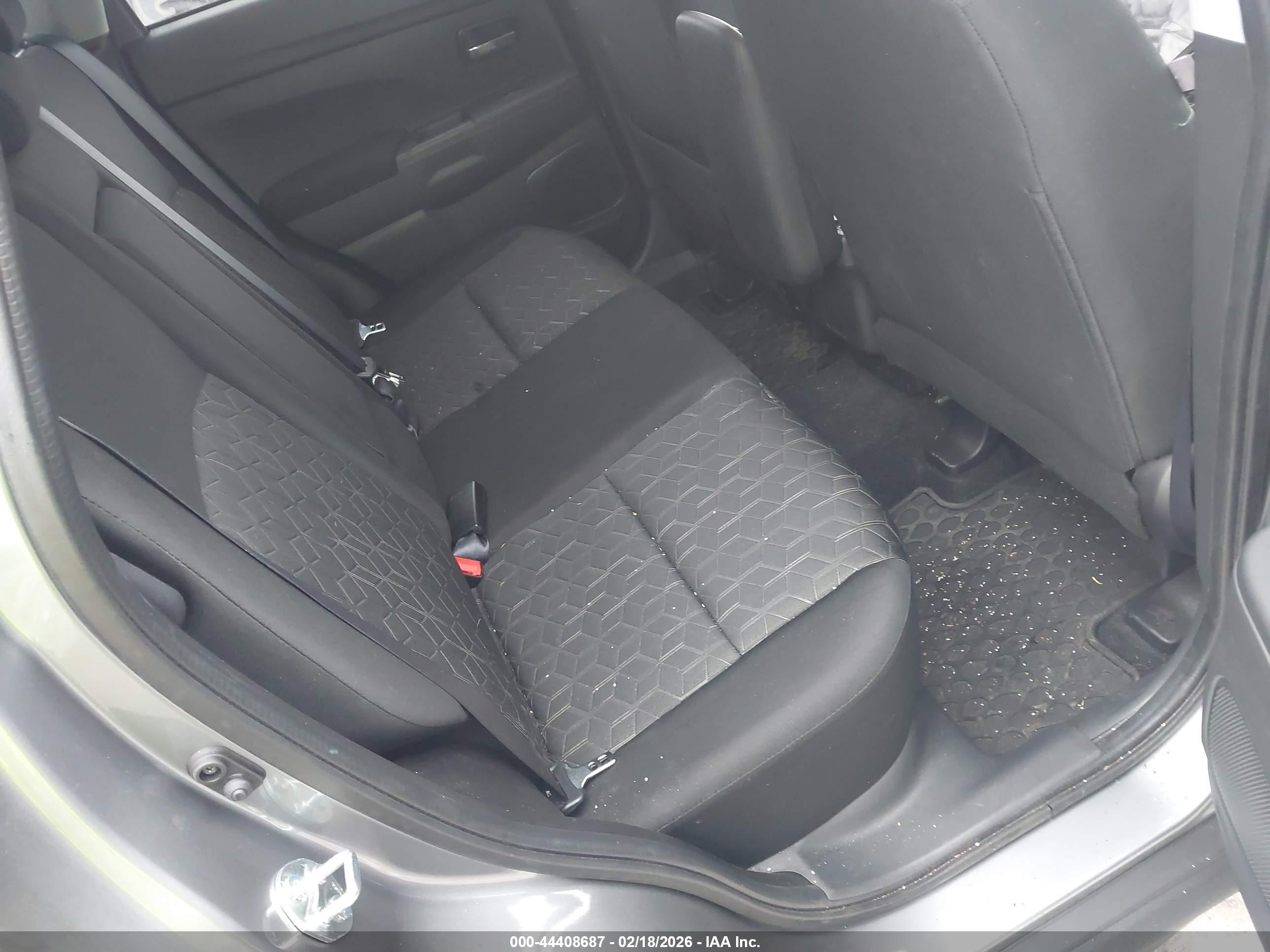 MITSUBISHI OUTLANDER image 8