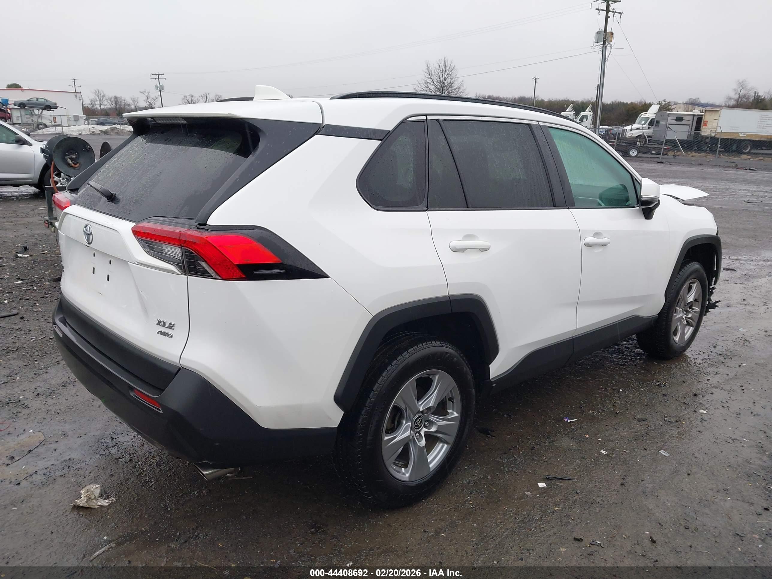 TOYOTA RAV4 image 4