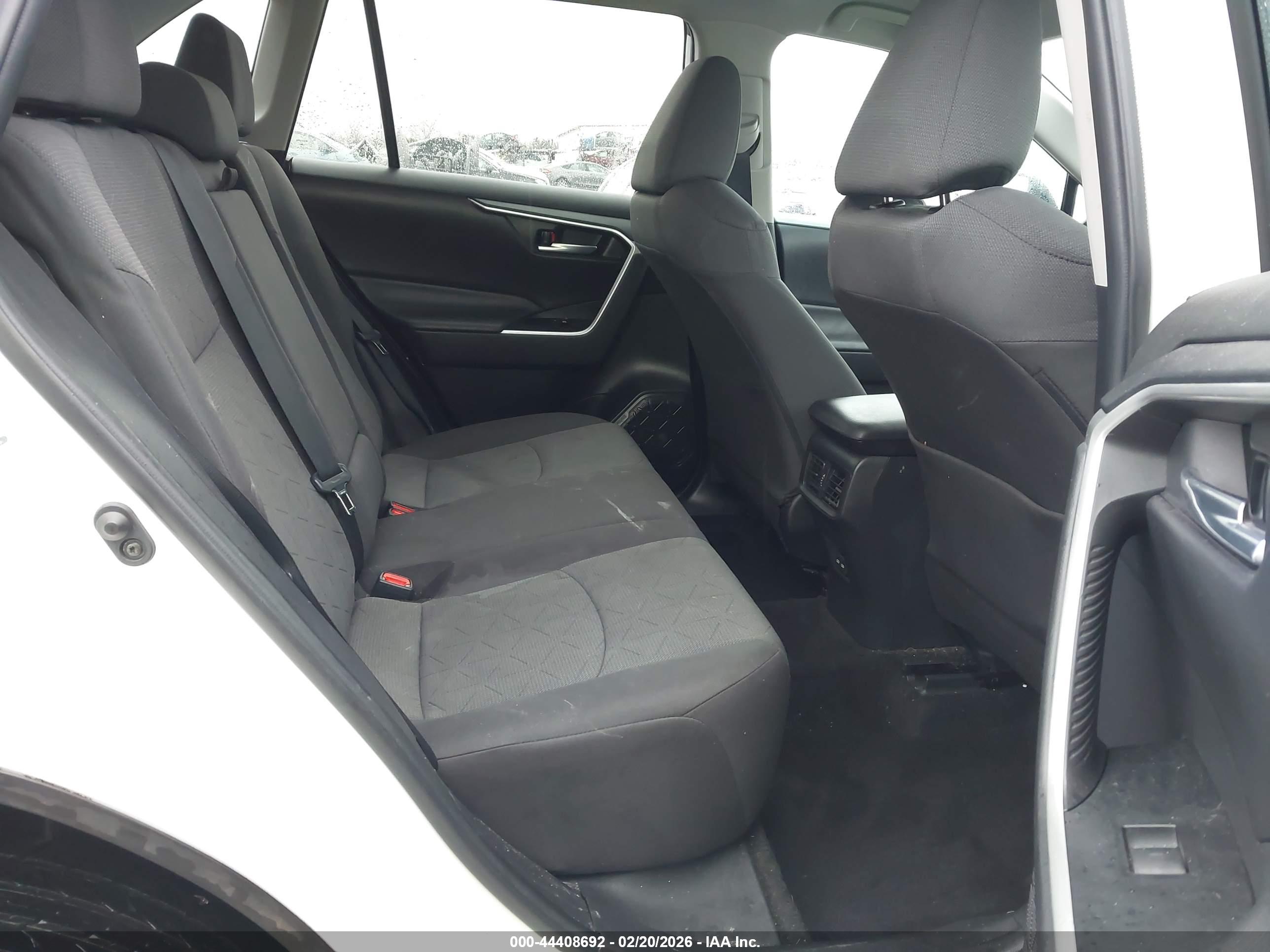 TOYOTA RAV4 image 8