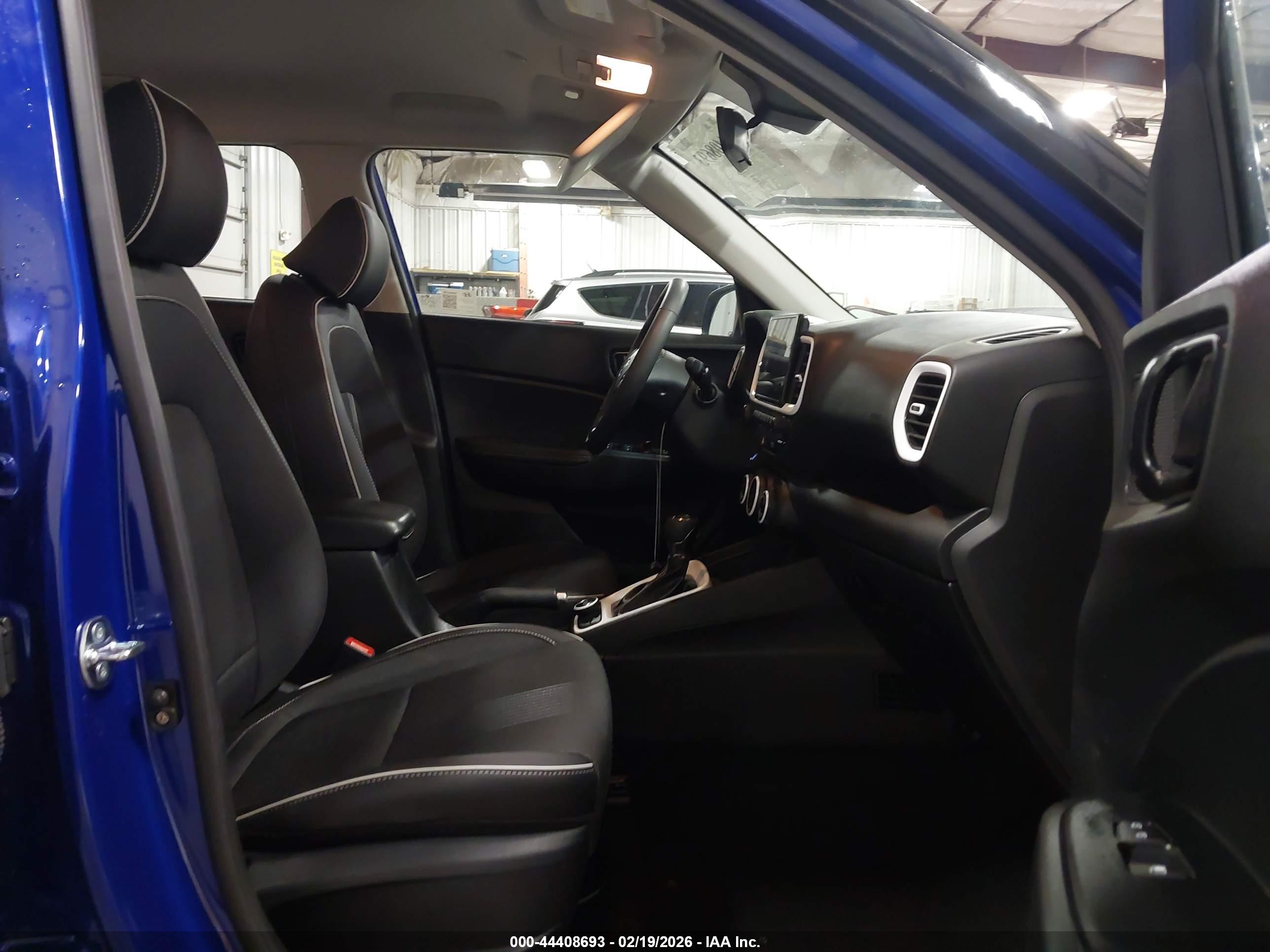 HYUNDAI VENUE image 5