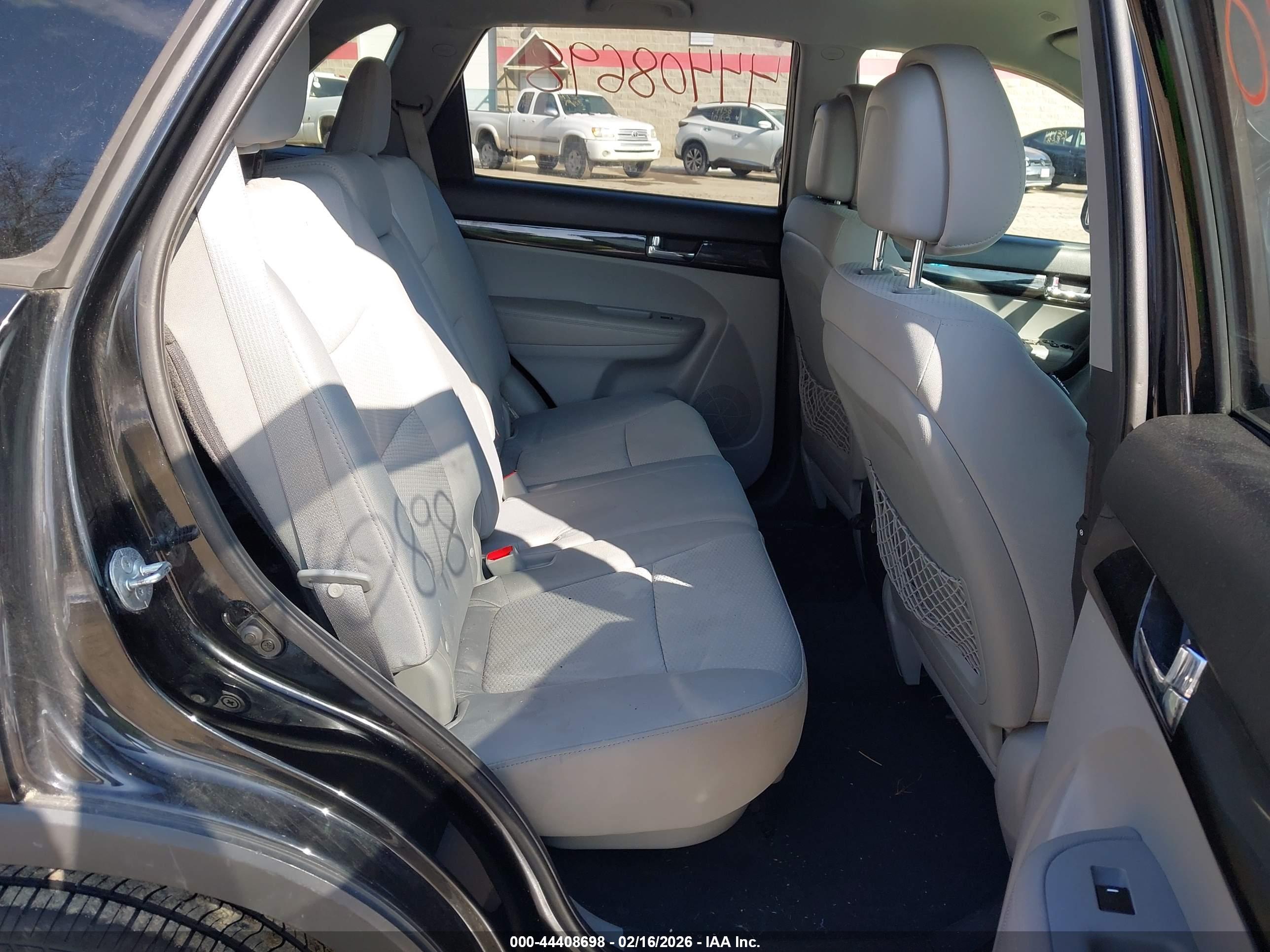 KIA SORENTO image 8