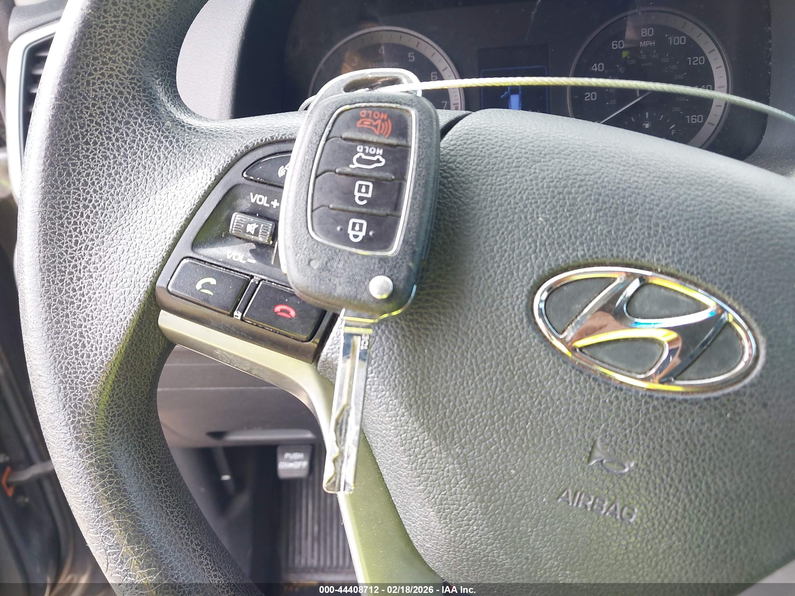 HYUNDAI TUCSON image 11