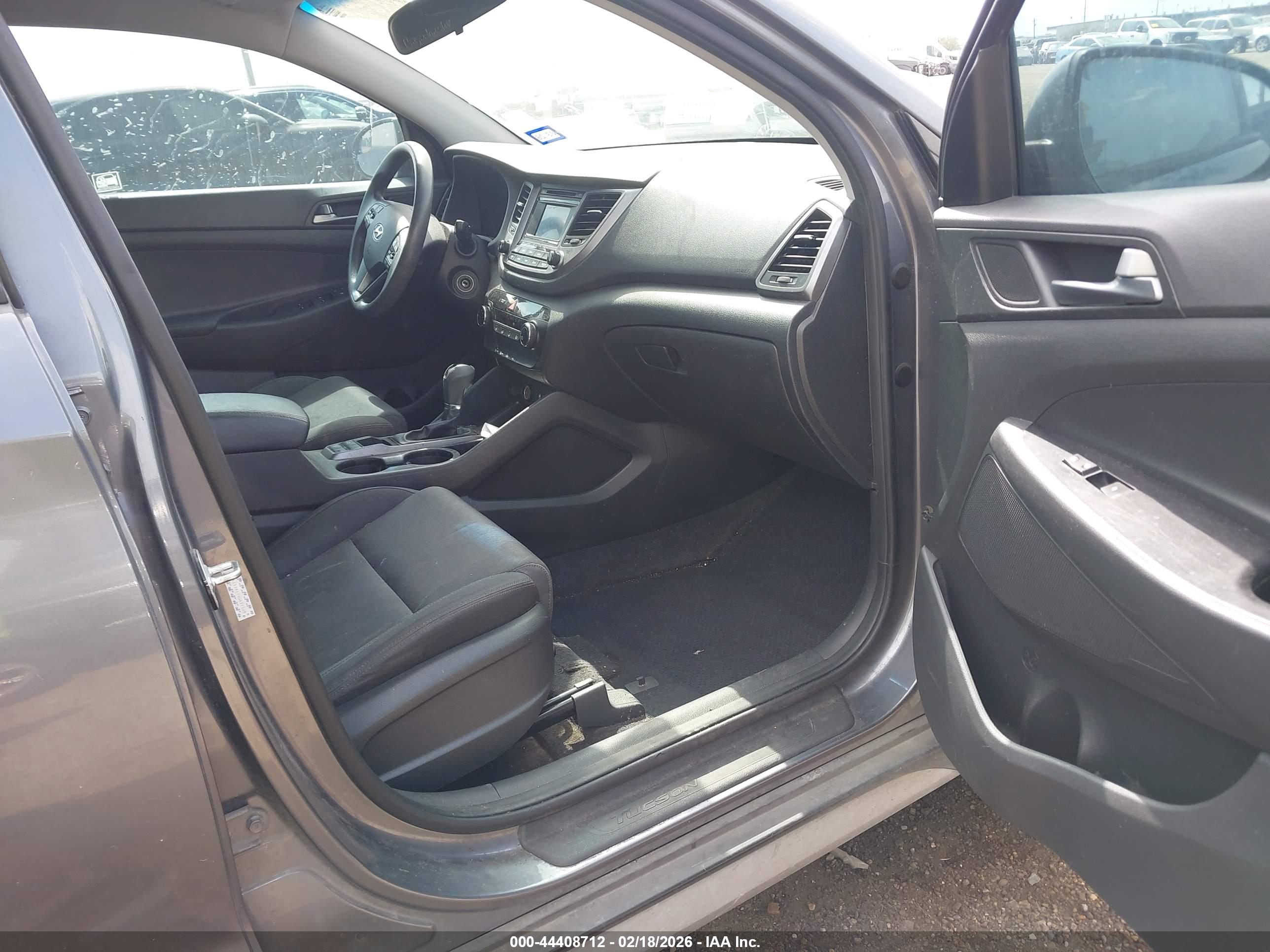 HYUNDAI TUCSON image 5