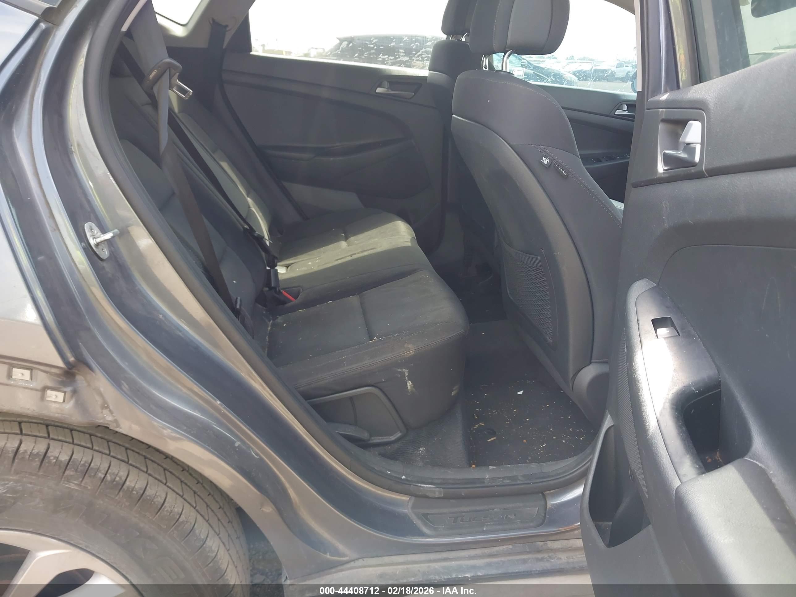 HYUNDAI TUCSON image 8