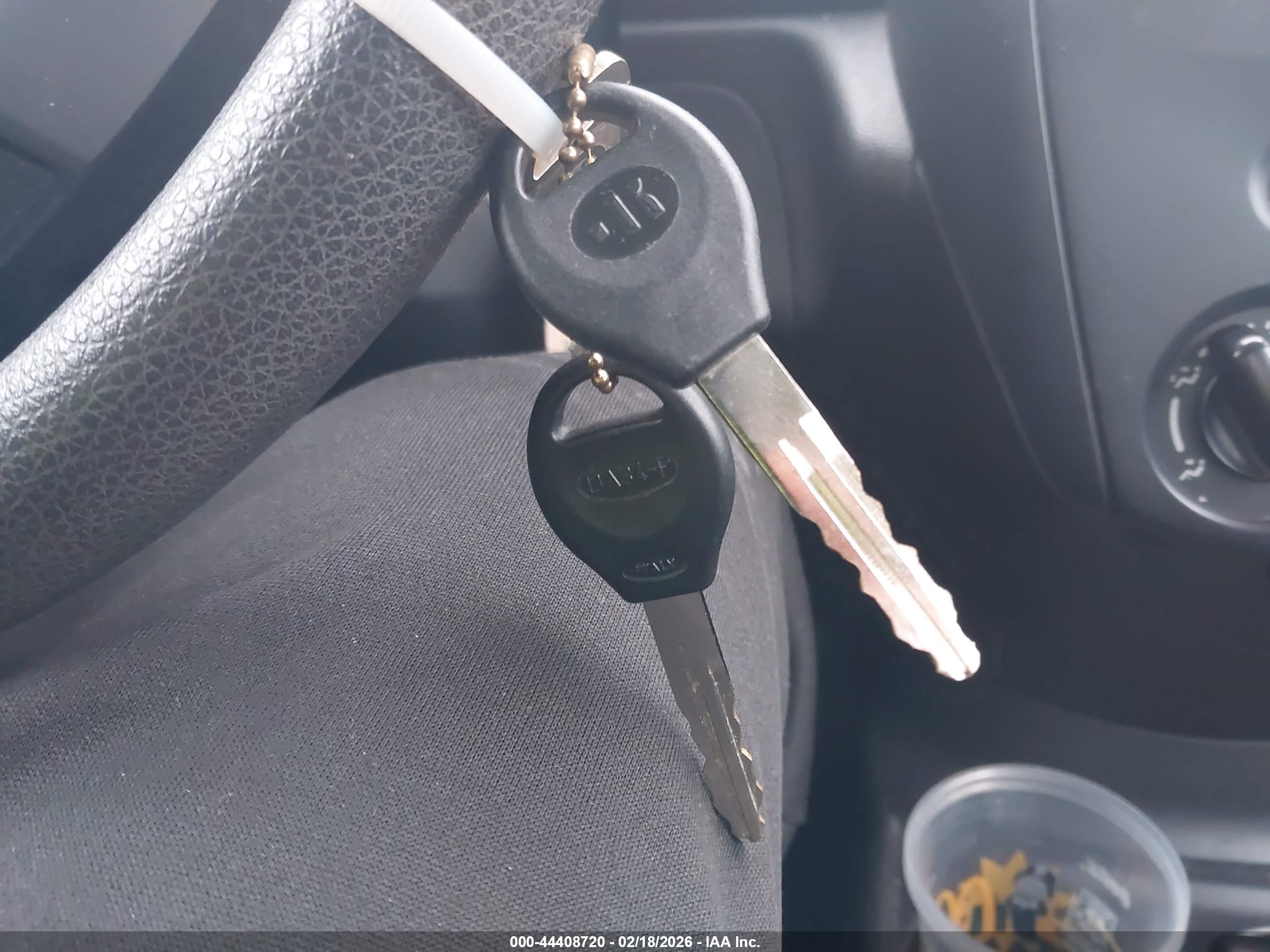 NISSAN VERSA image 11