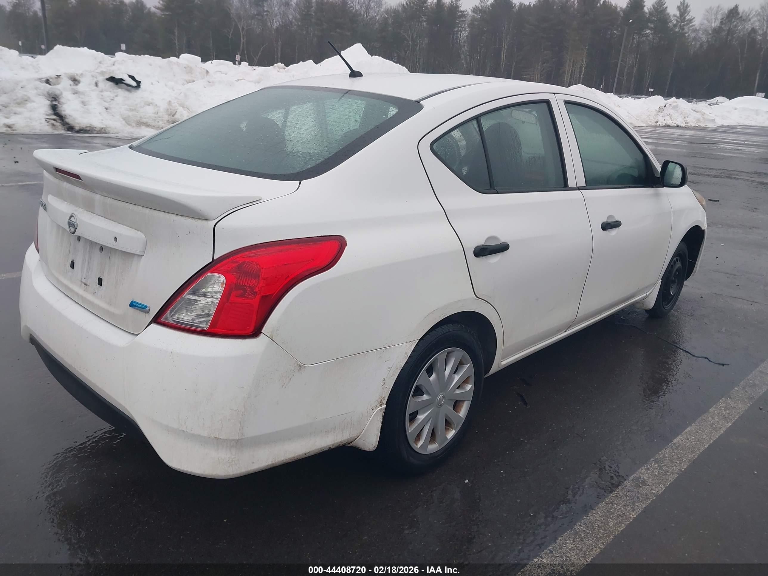 NISSAN VERSA image 4