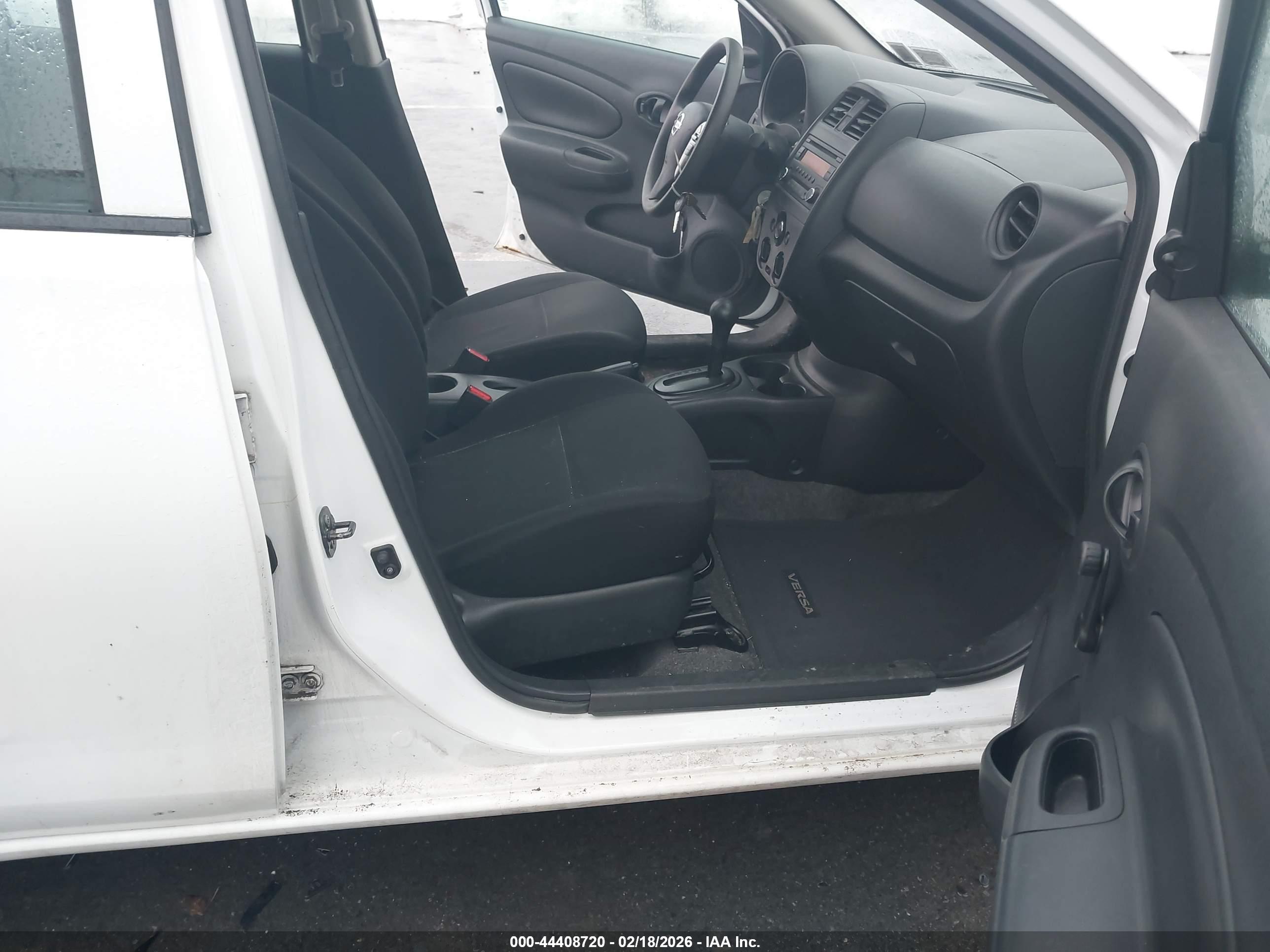 NISSAN VERSA image 5