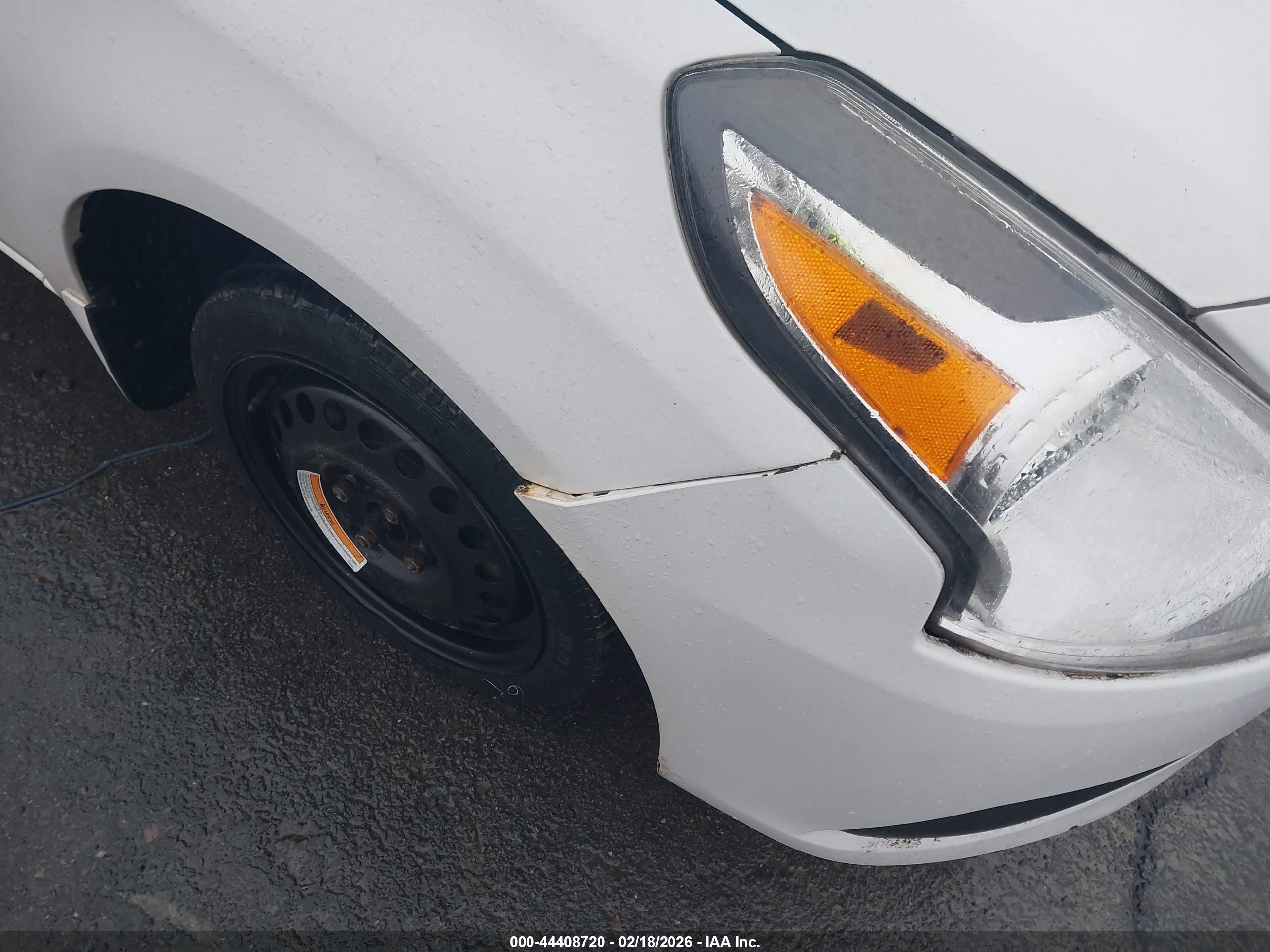 NISSAN VERSA image 6