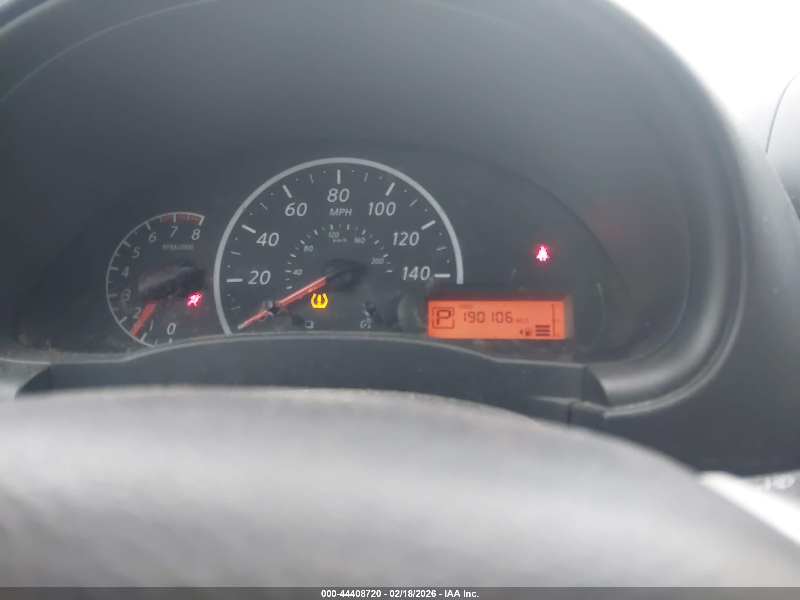 NISSAN VERSA image 7