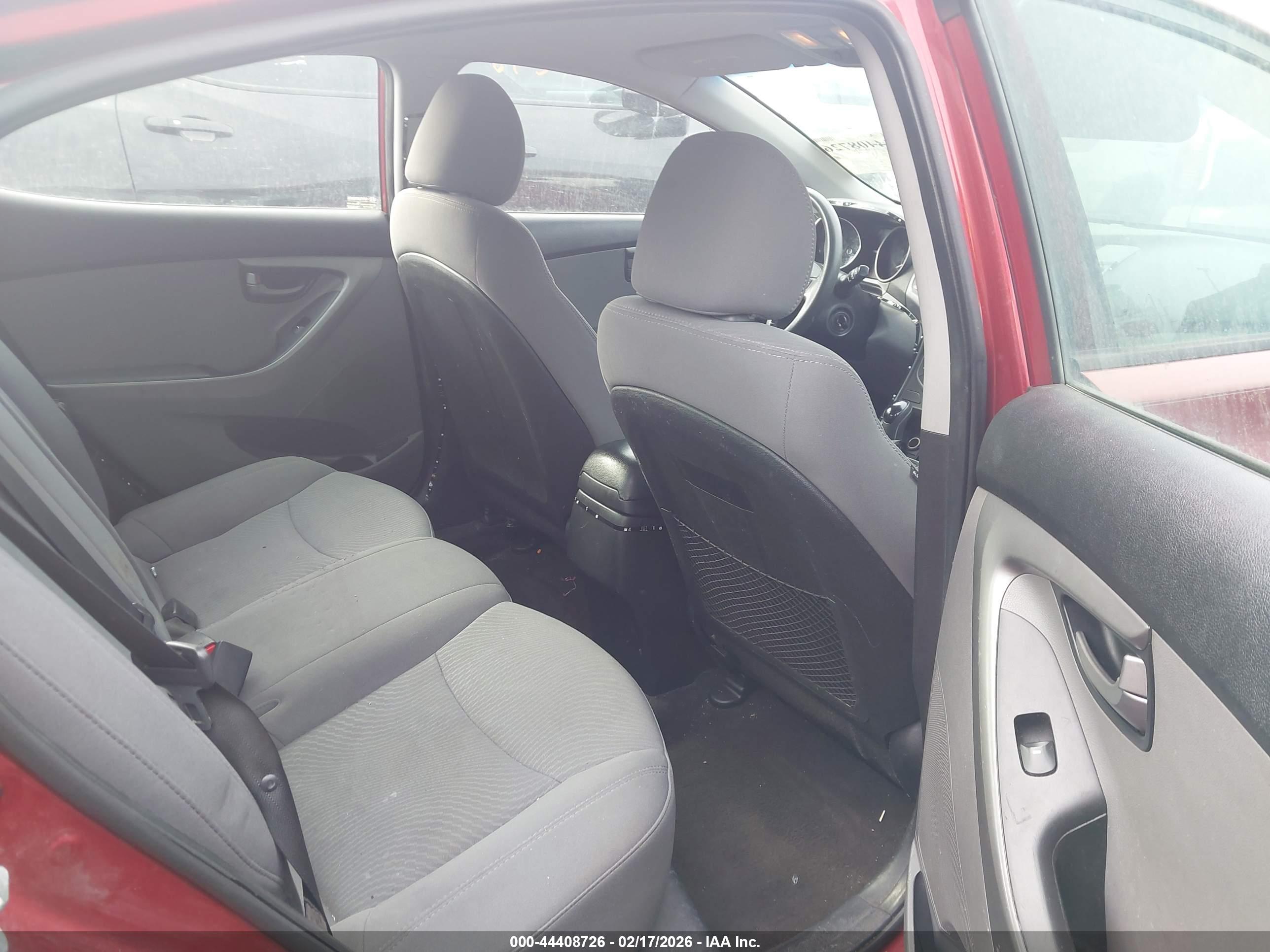 HYUNDAI ELANTRA image 8