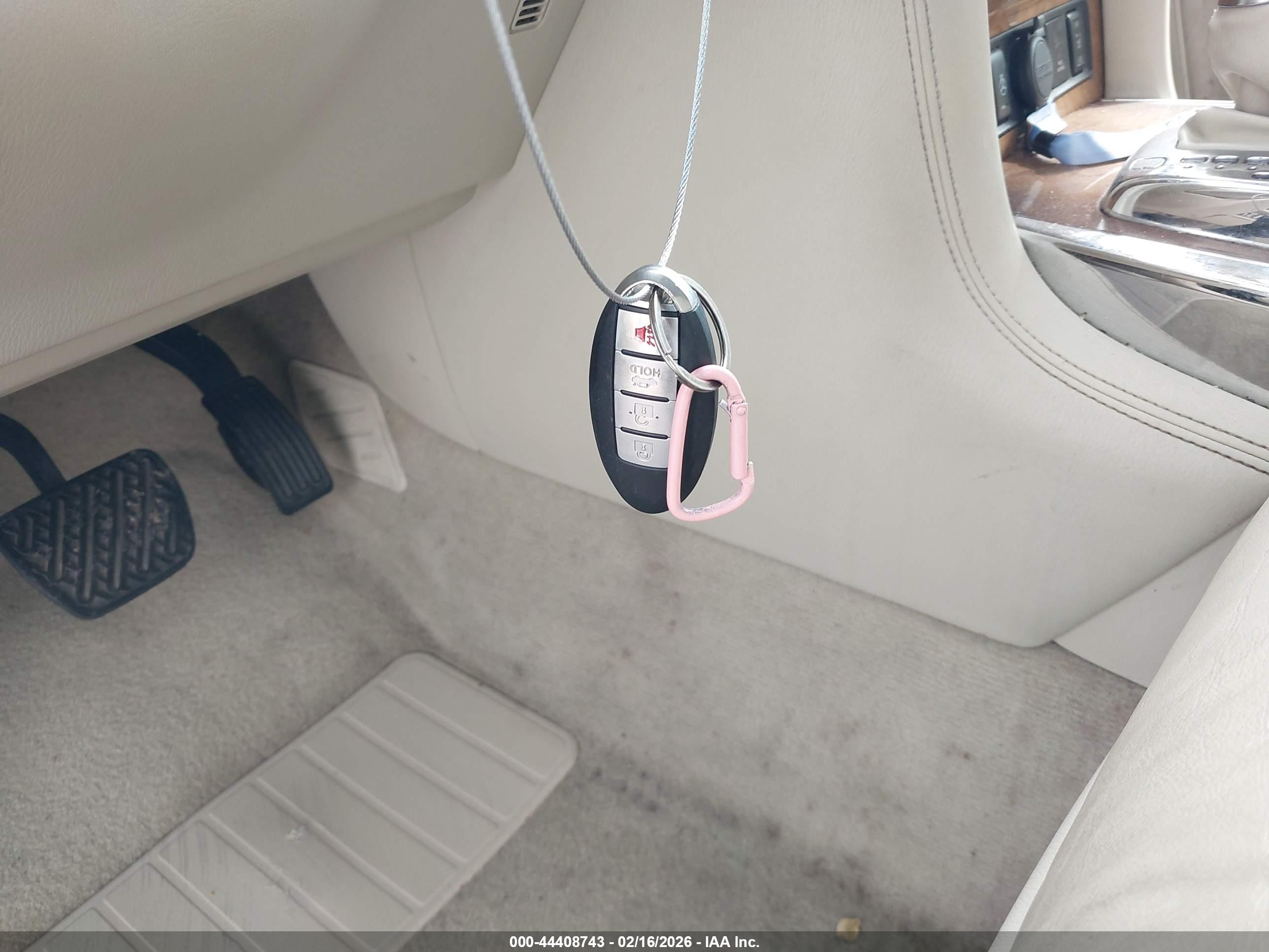 INFINITI QX56 image 11